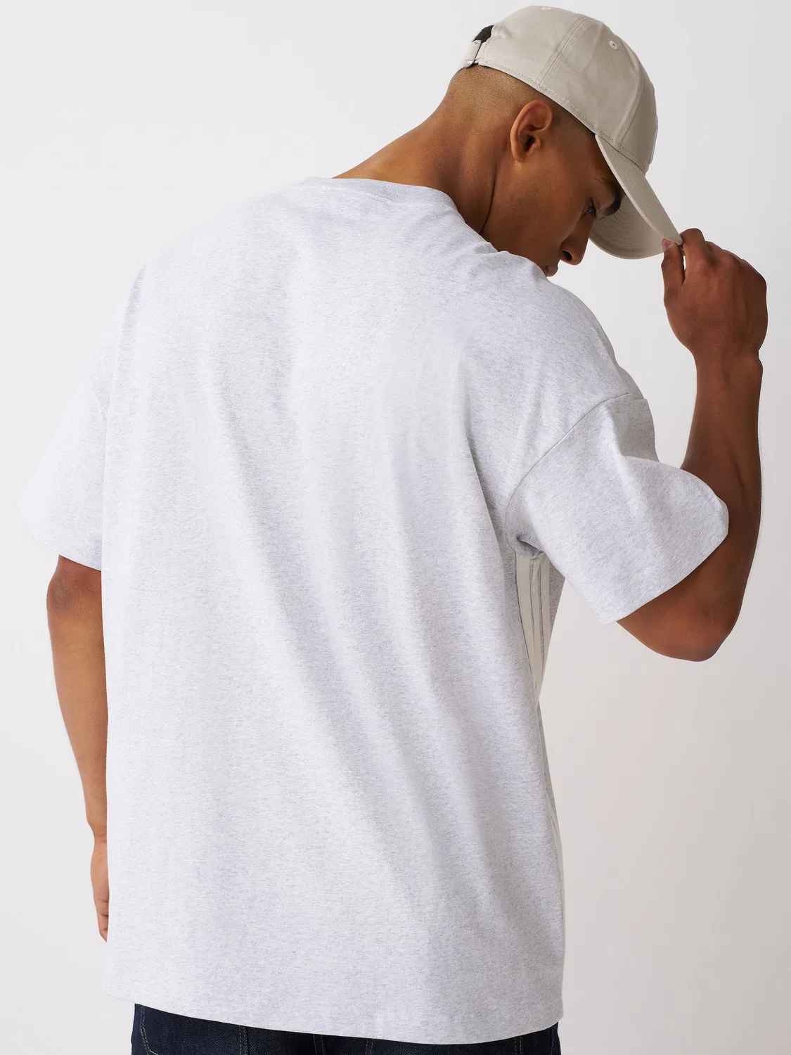 Футболка свободного кроя adidas Kit 3-Stripes Loose, серый — фото 3