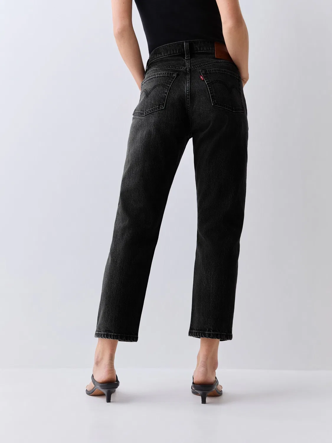 Укороченные джинсы Levi's Black Heart 501 — фото 2