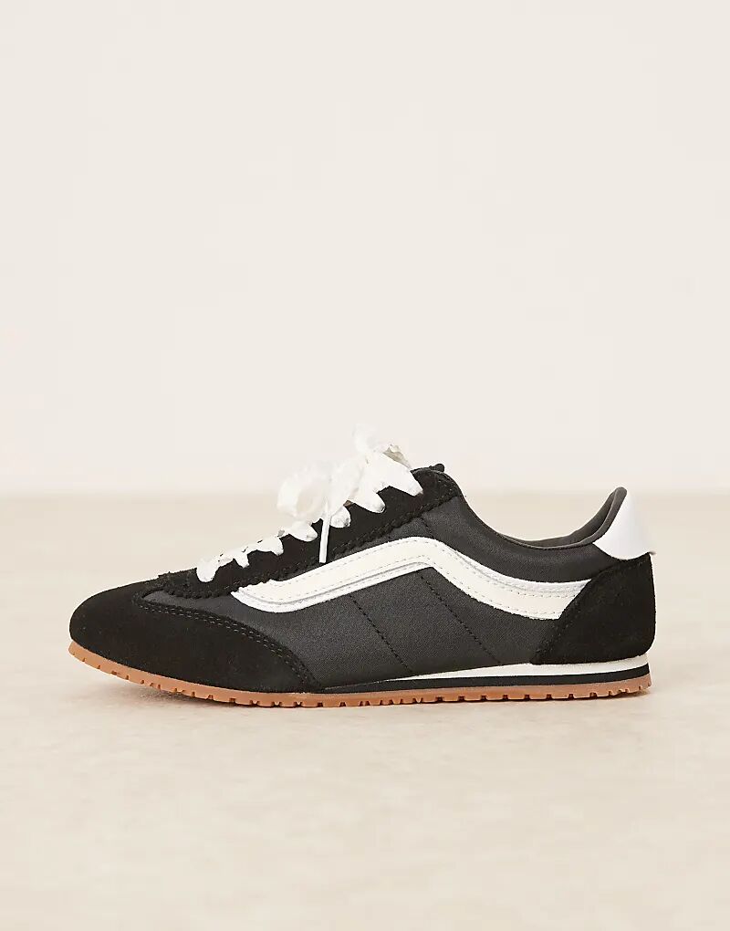 Кроссовки Vans Super Lowpro черного и белого цветов с кружевной отделкой — фото 2