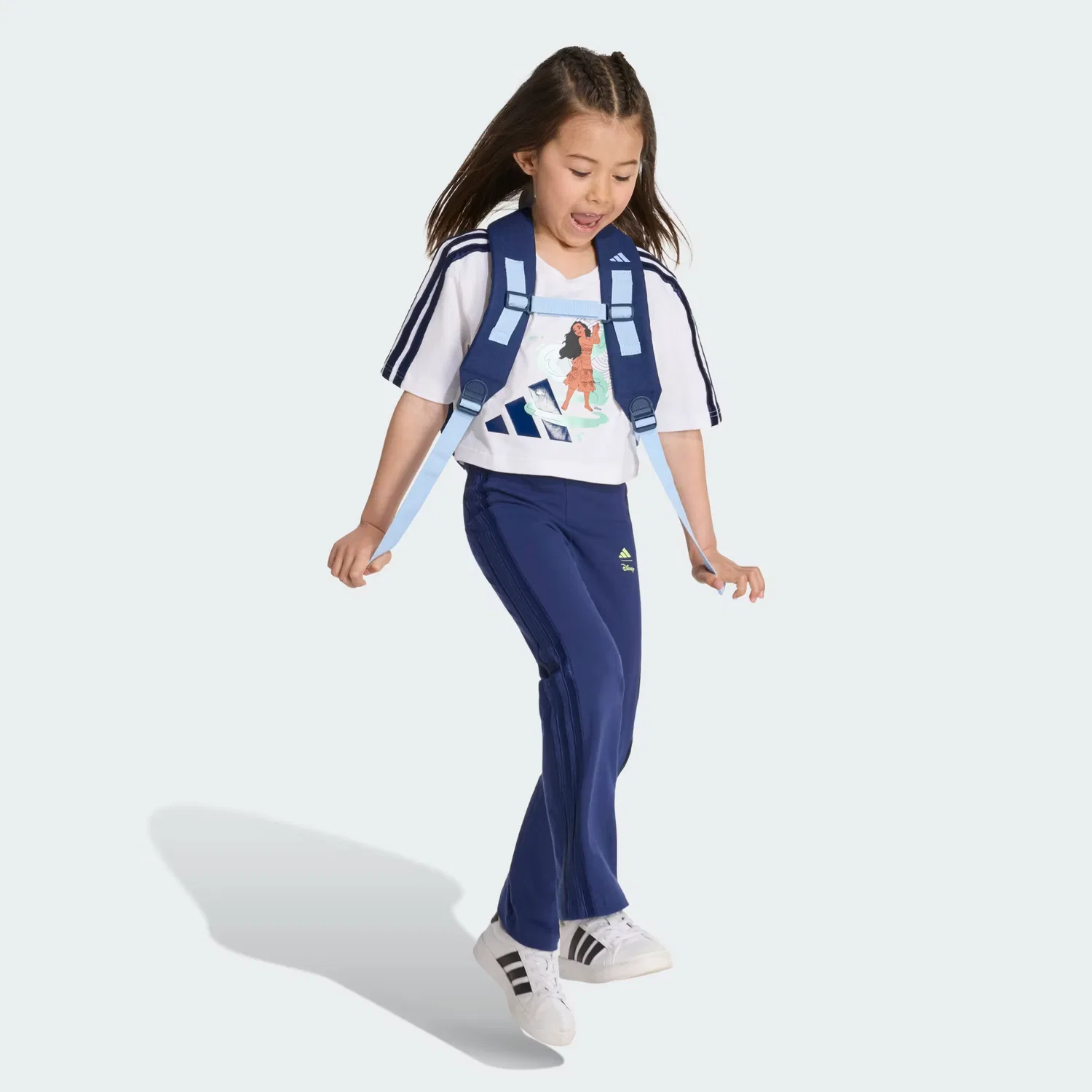 Детская футболка свободного кроя Disney Tee Adidas Sportswear, белый/темно-синий/лимонный — фото 3