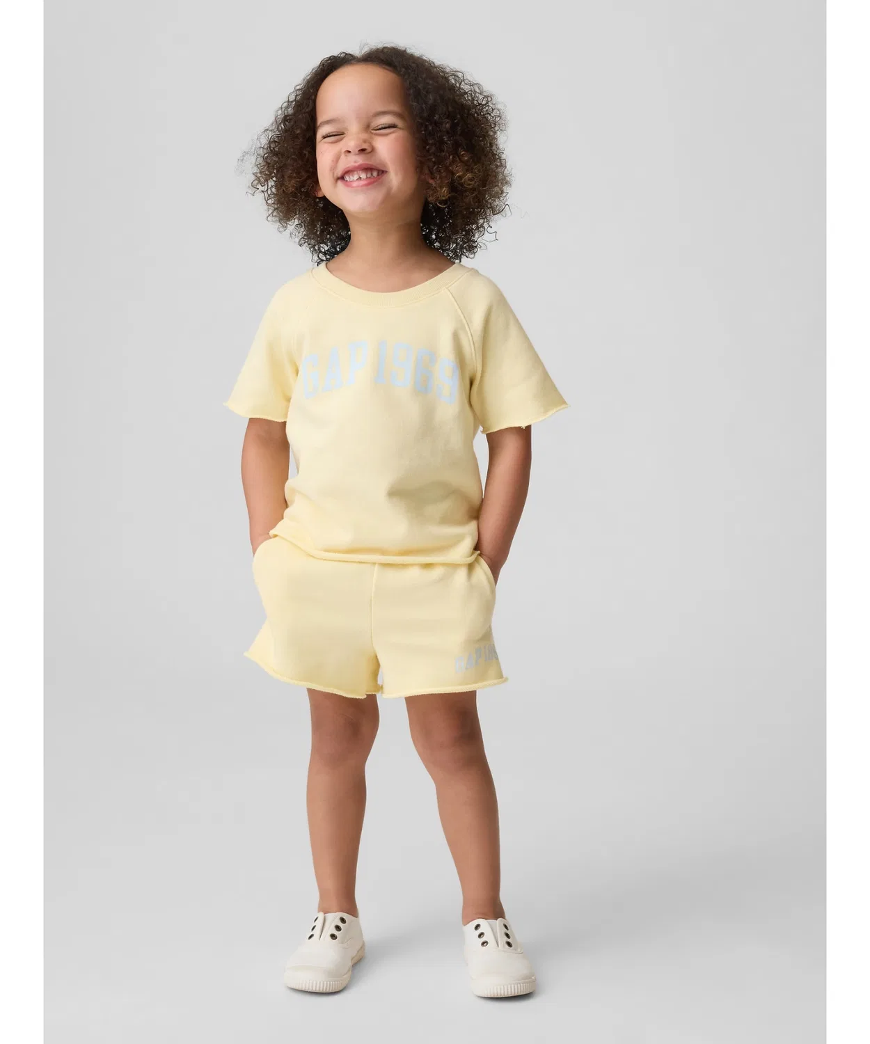 Детские шорты из футера с принтом babyGap GAP, Off White — фото 2