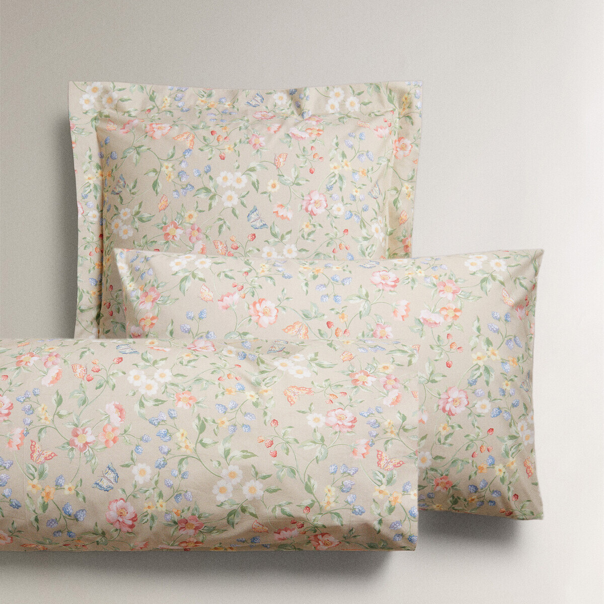 

Наволочка Zara Home Floral Print, устрично-белый