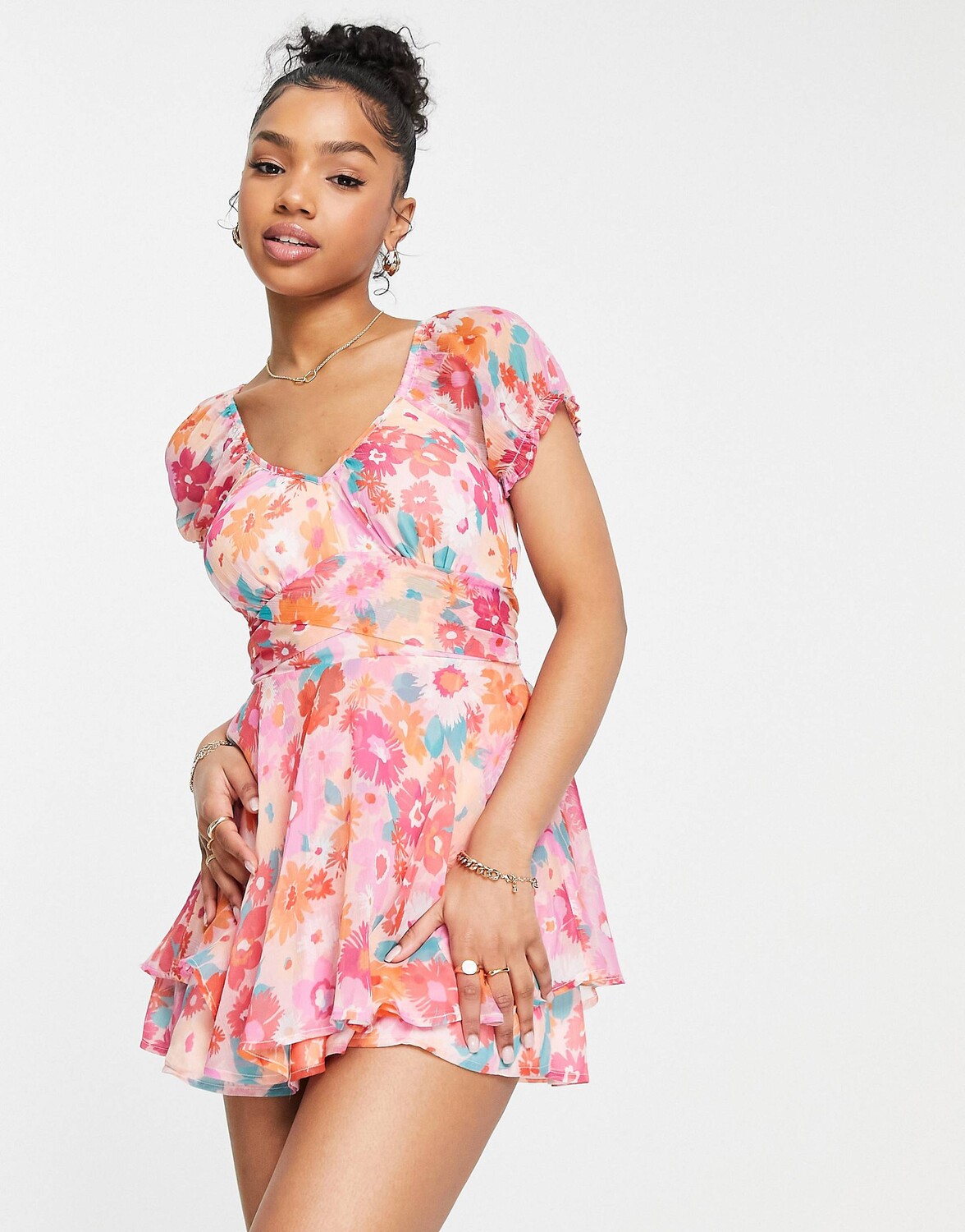 

Шифоновый комбинезон с бантом на спине и рара с цветочным принтом Miss Selfridge