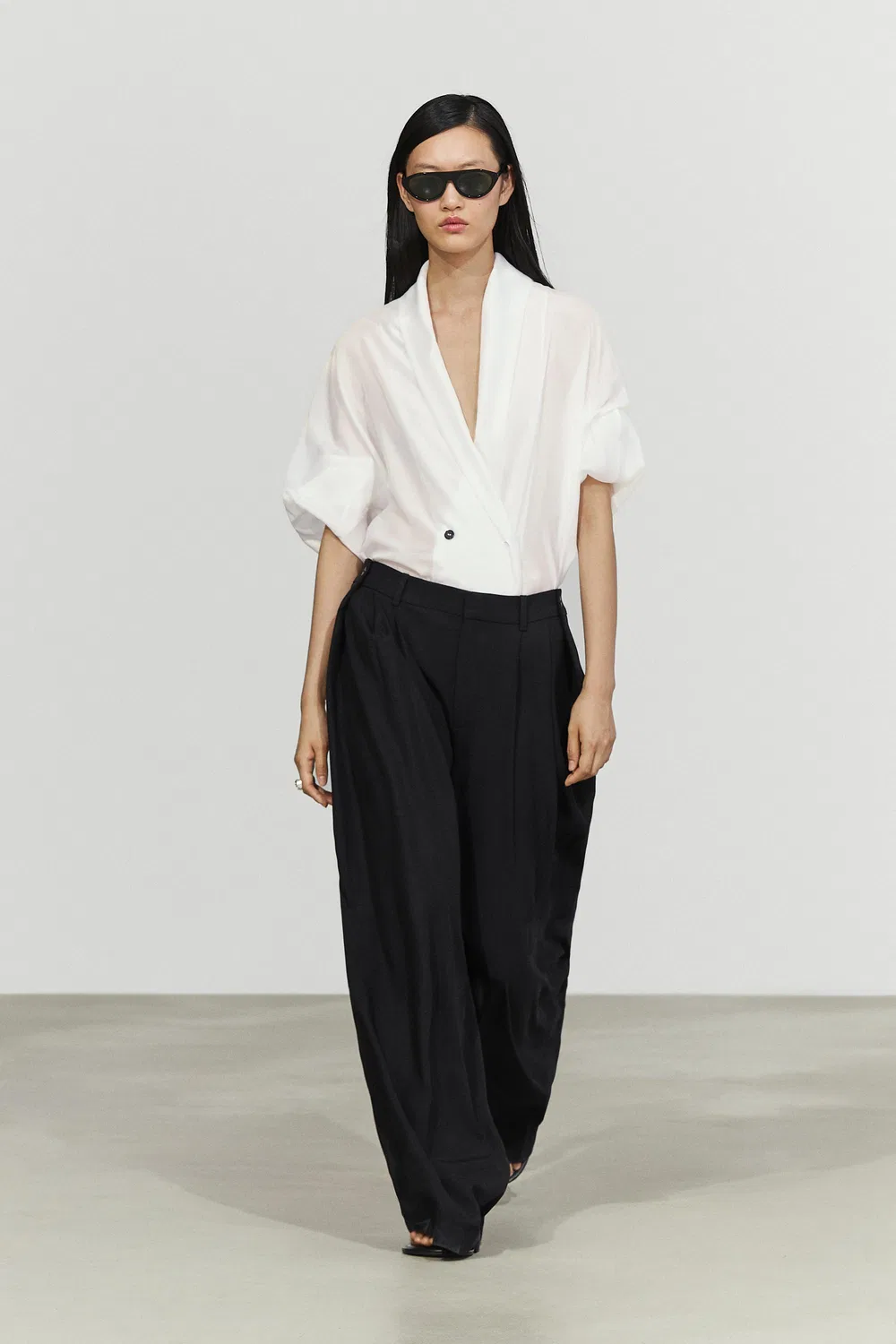 Брюки Massimo Dutti, плиссированные, с завязками и поясом, черный