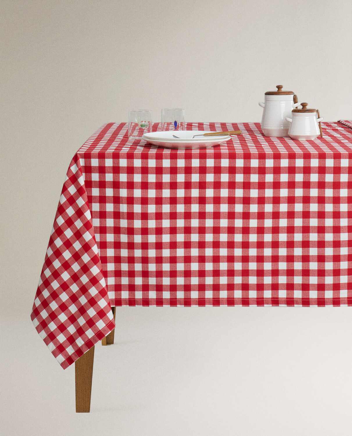 

Скатерть Zara Home Resin-coated Gingham Check, белый, красный