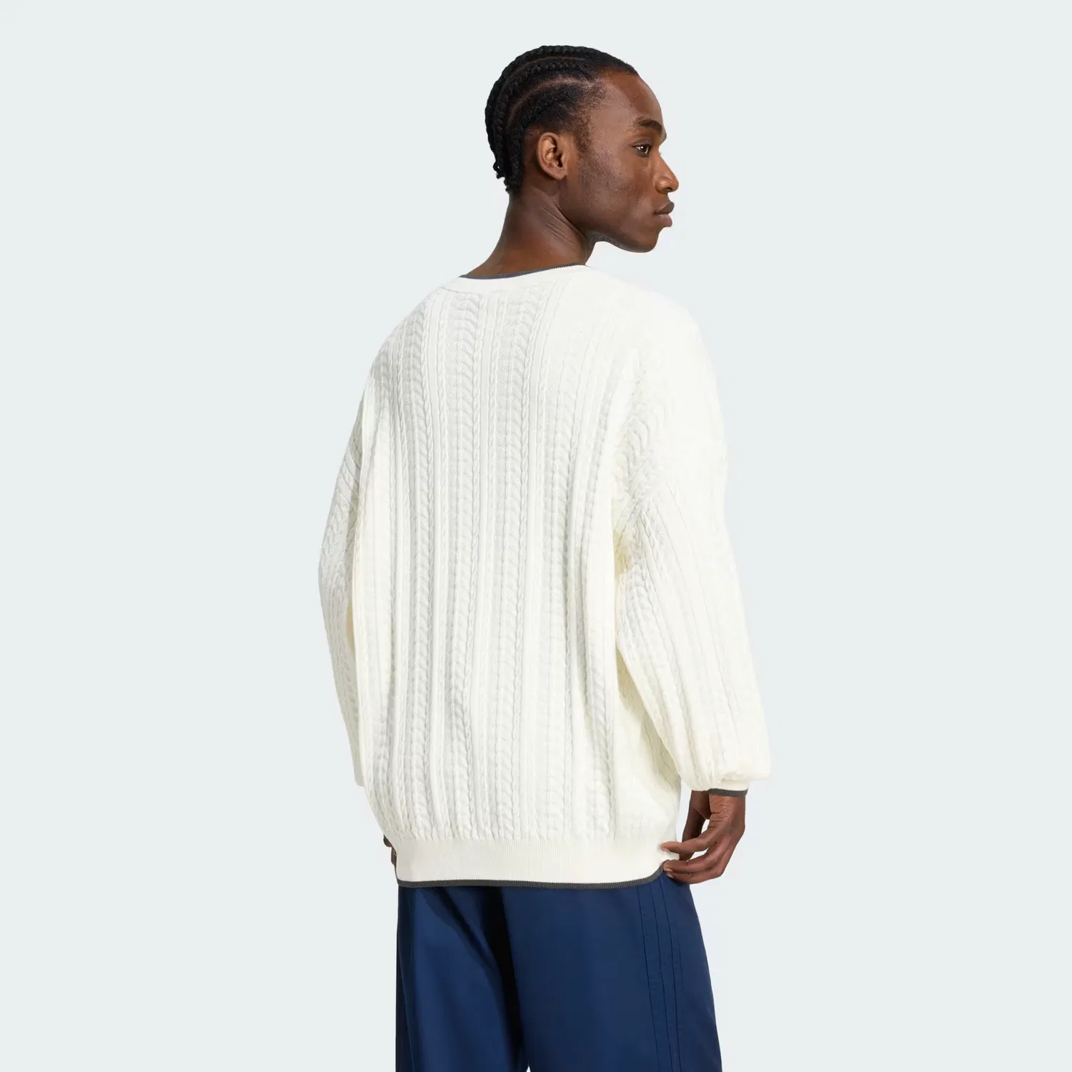 Мужской свитер крупной вязки с V-образным вырезом Cable Knit V-Neck Sweater Adidas Originals, Cloud White — фото 2