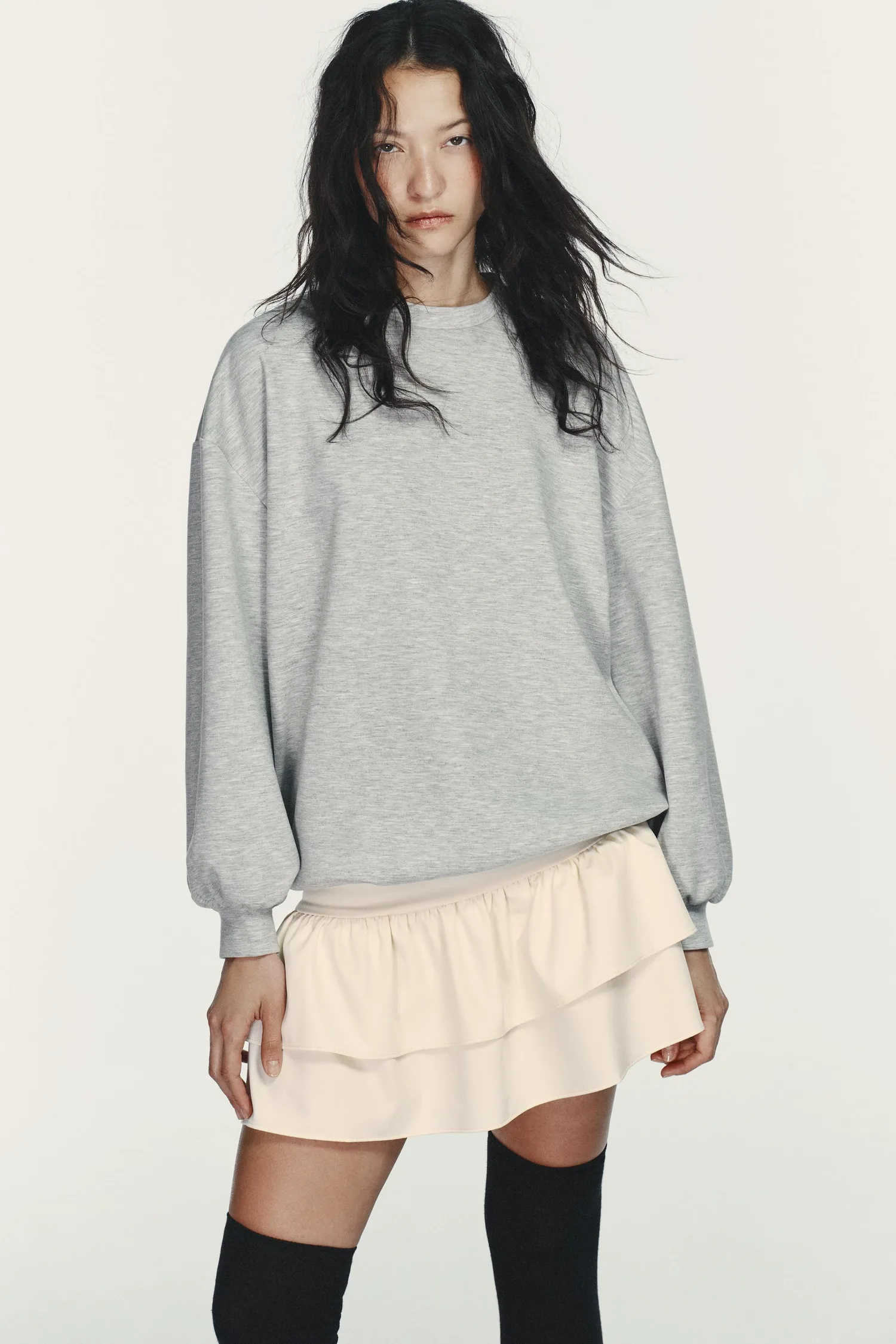 Короткое платье с контрастными оборочками Zara, экрю — фото 2