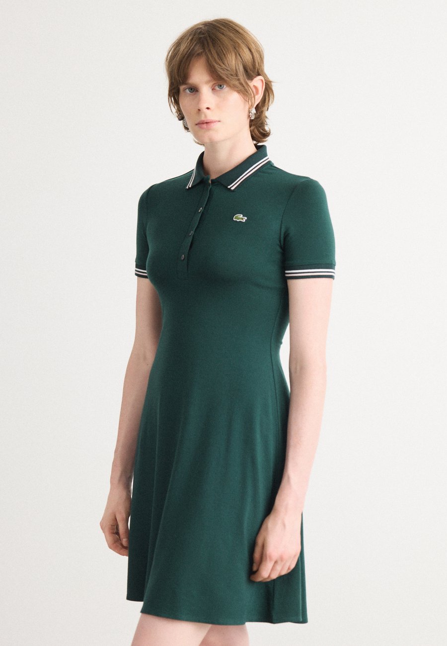 

Платье Lacoste Jersey dress, Sinople/Flour/Nidus/Dark Blue