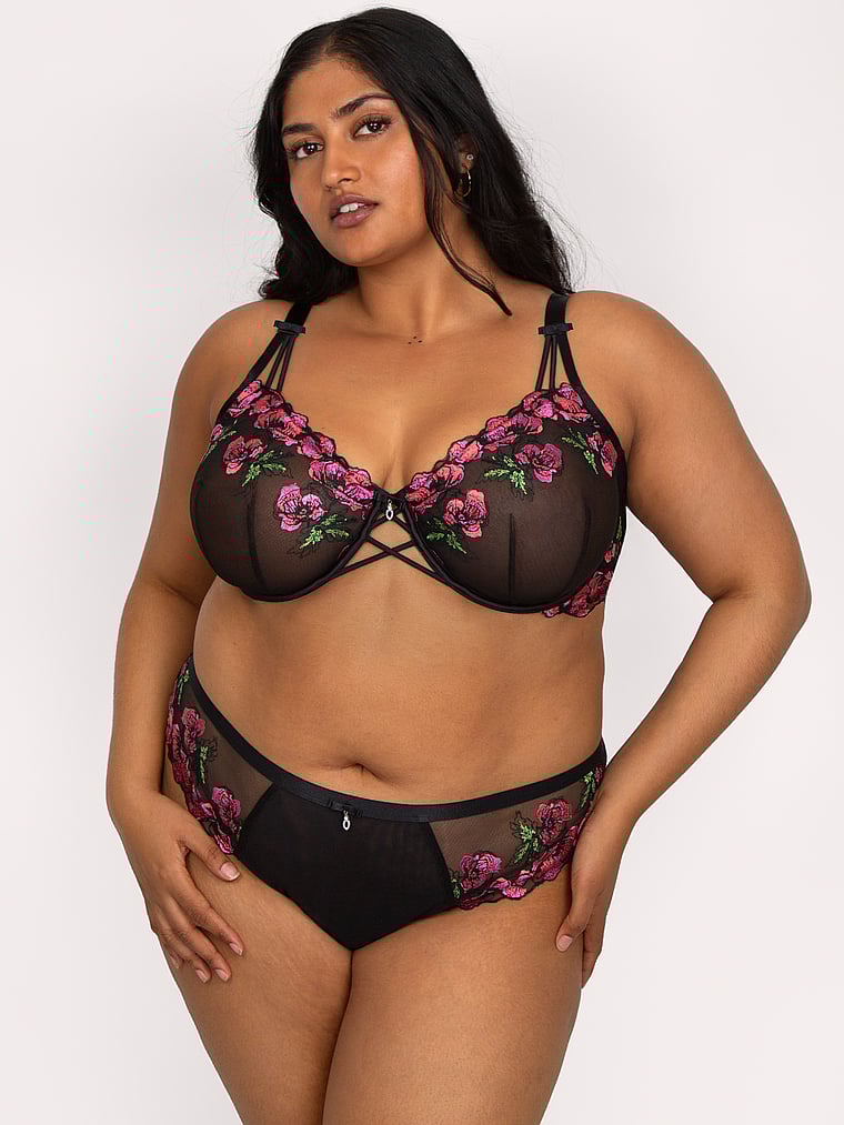 

Трусики с пышной вышивкой и бретельками на спине Curvy Couture, черный