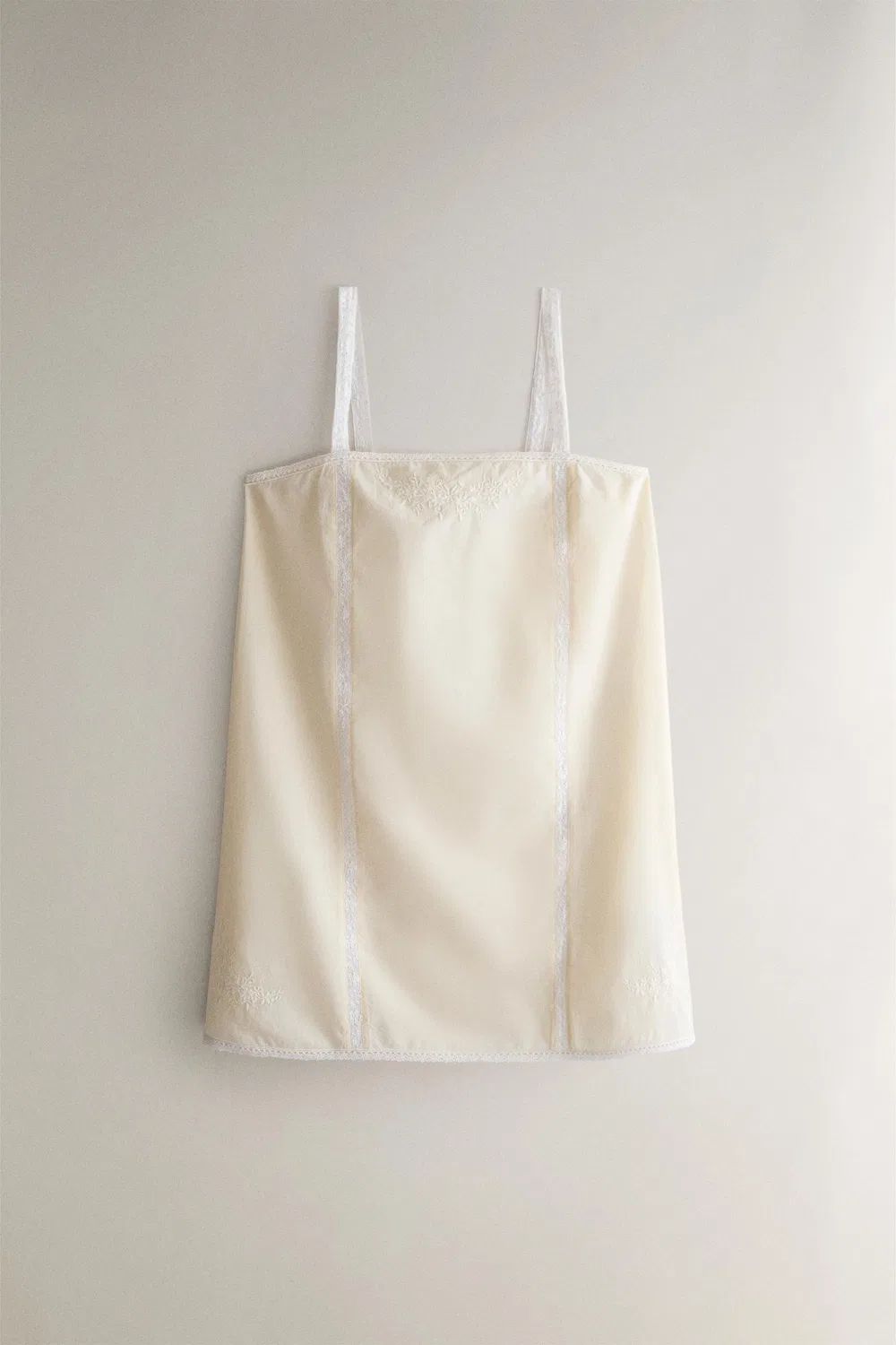 Хлопковая ночная рубашка с вышивкой и кружевом. ZARA, Yellow
