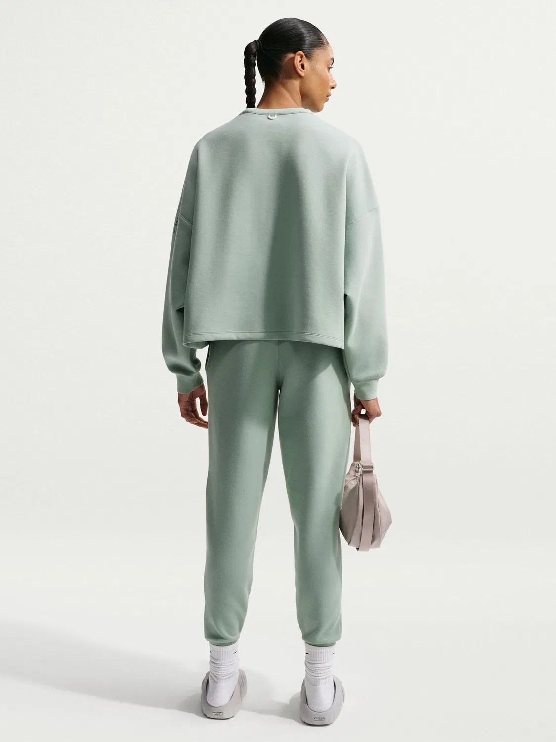 Футболка Nike 24.7 Impossibly Soft Dri-FIT Oversized Crew-Neck, Steam Green — фото 4