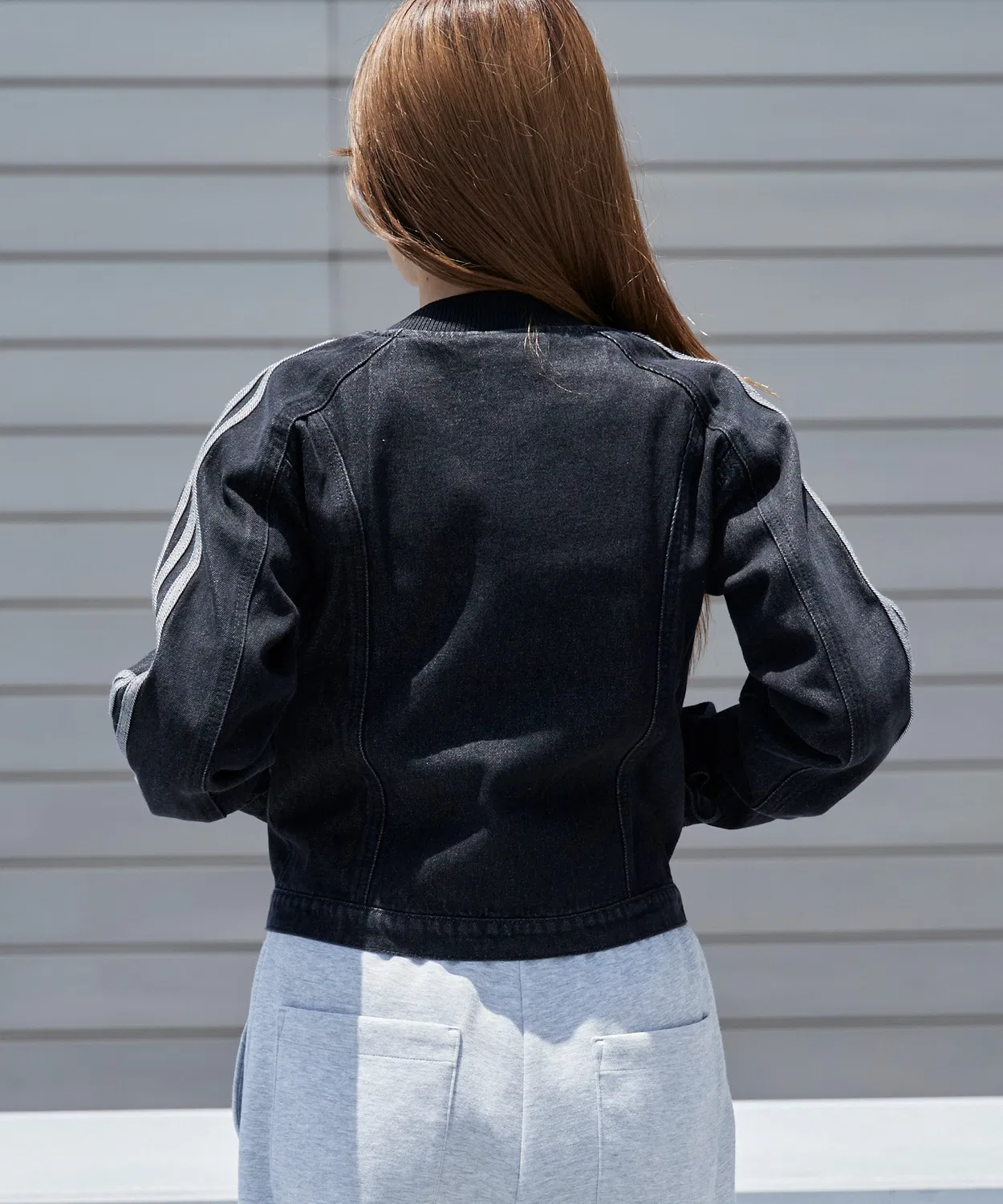 Женская джинсовая куртка укороченная с принтом ORI SST 2.0 TRACKTOP Adidas, Black — фото 3