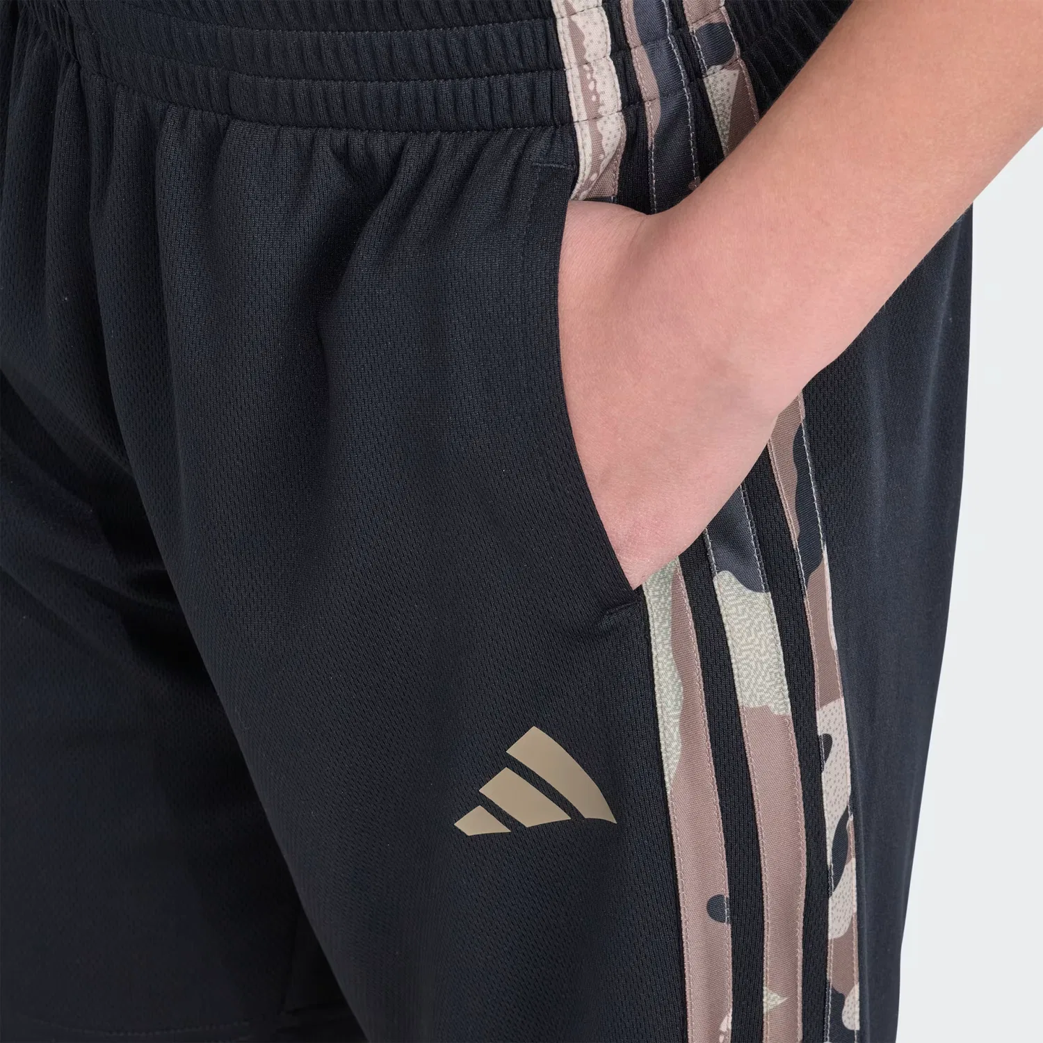 Детские шорты с принтом 3-Stripes Essentials Adidas Sportswear, черный — фото 3