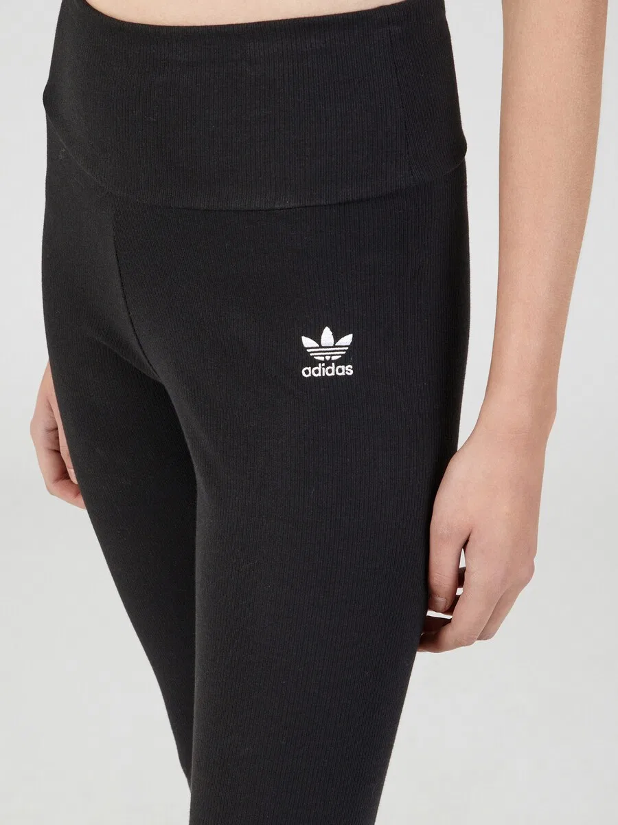 Узкие леггинсы ADIDAS ORIGINALS 'Essentials' черного цвета — фото 2
