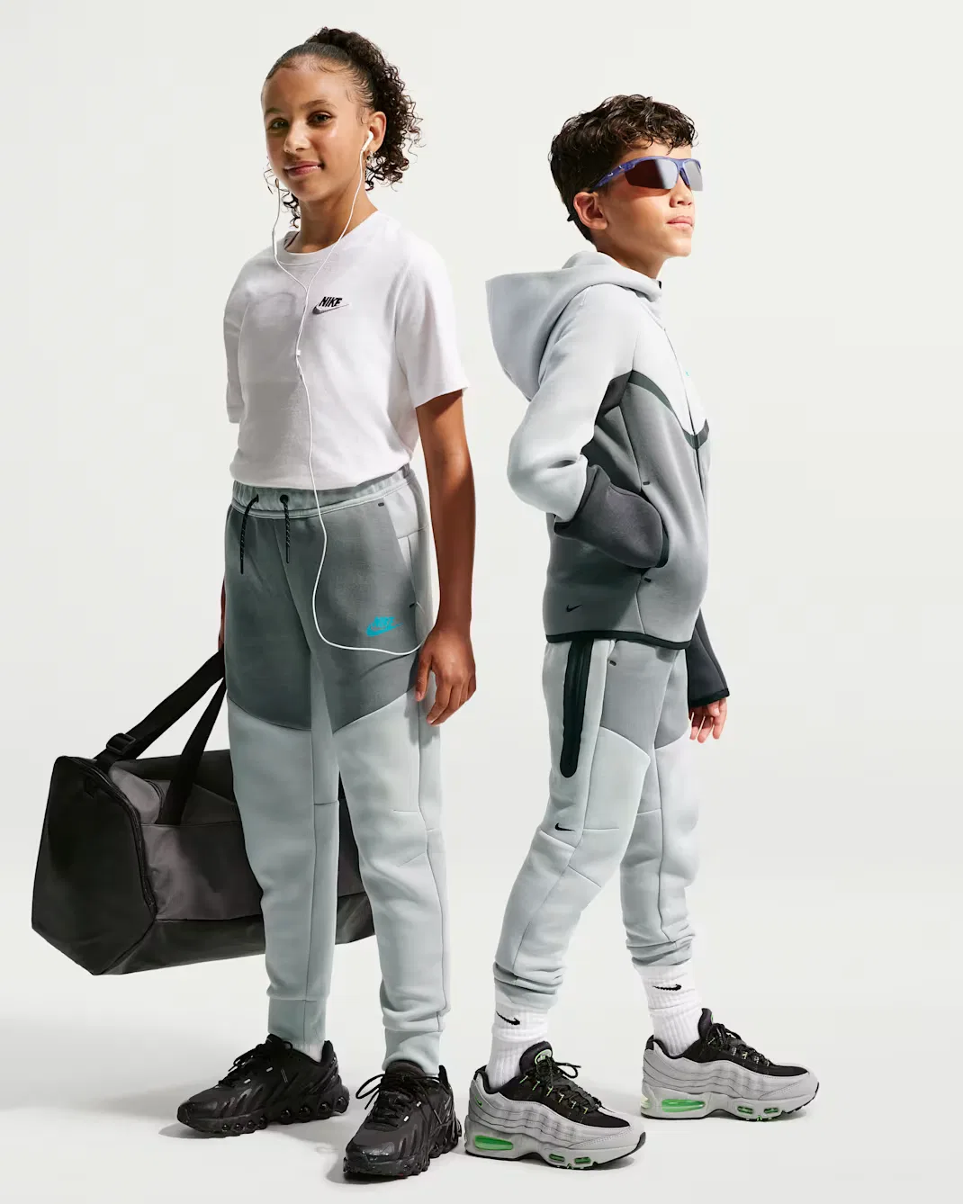 Детские спортивные штаны Nike Sportswear Tech Fleece, Wolf Grey/Smoke Grey/Black/Energy