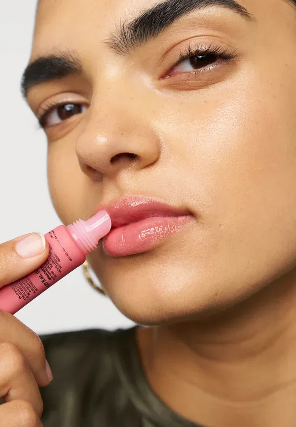 Бальзам для губ увлажняющий Juicy Peptide Lip Balm Makeup Revolution, Pink Strawberry, 8 мл — фото 4