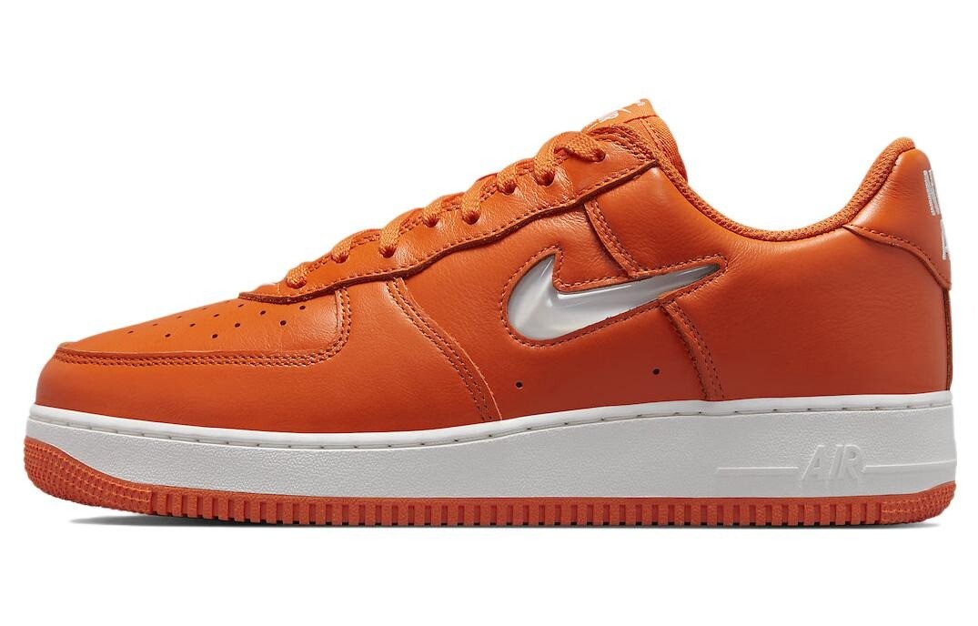 

Кроссовки Nike Air Force 1 Low Retro Unisex, оранжевый (Размер 40 RU)