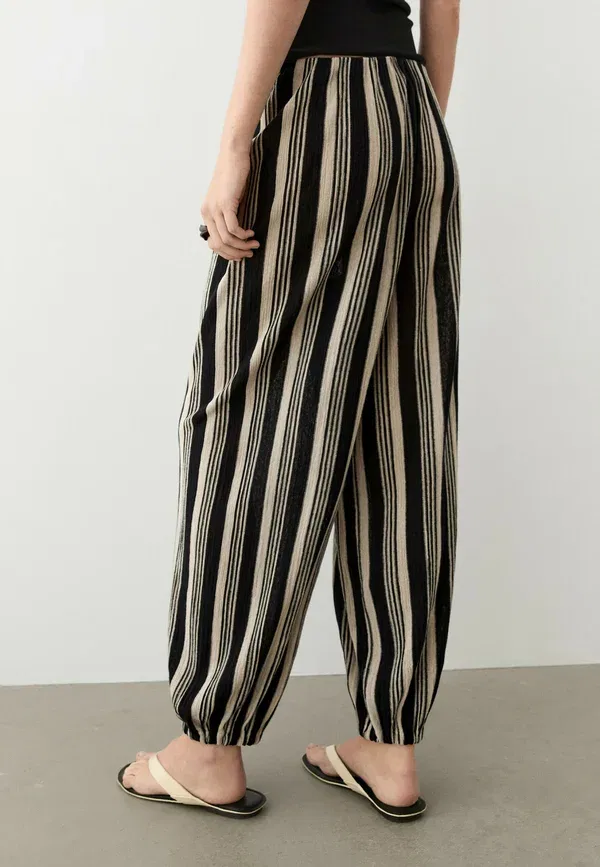 Брюки со свободной посадкой Striped sarouel co-ord pants Massimo Dutti, черный — фото 2