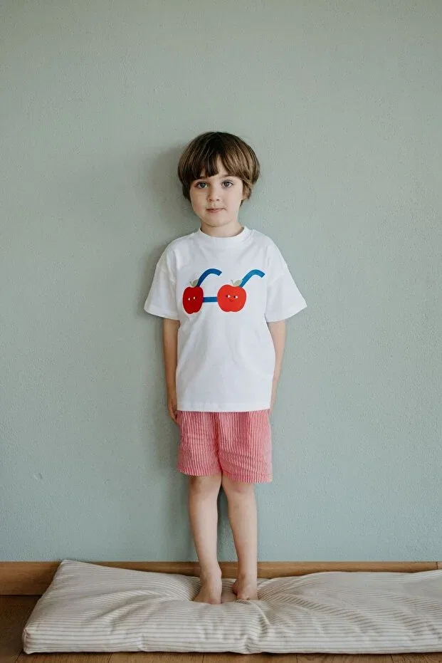 Детская футболка с принтом Apple of my eye Ilo And Friends, White-Red-Navy Blue — фото 2