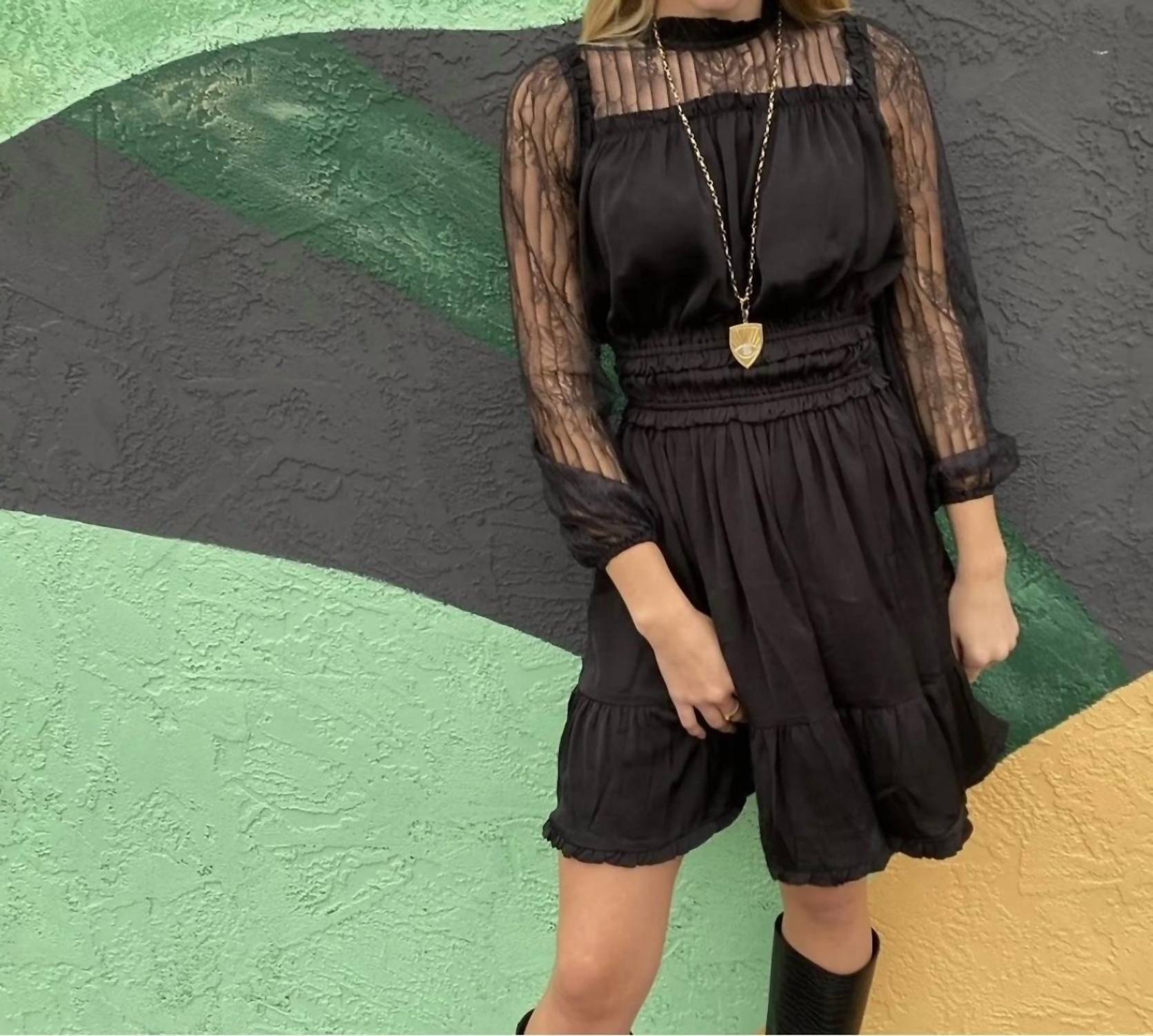 

Черное мини-платье с кружевными ярусами Current air