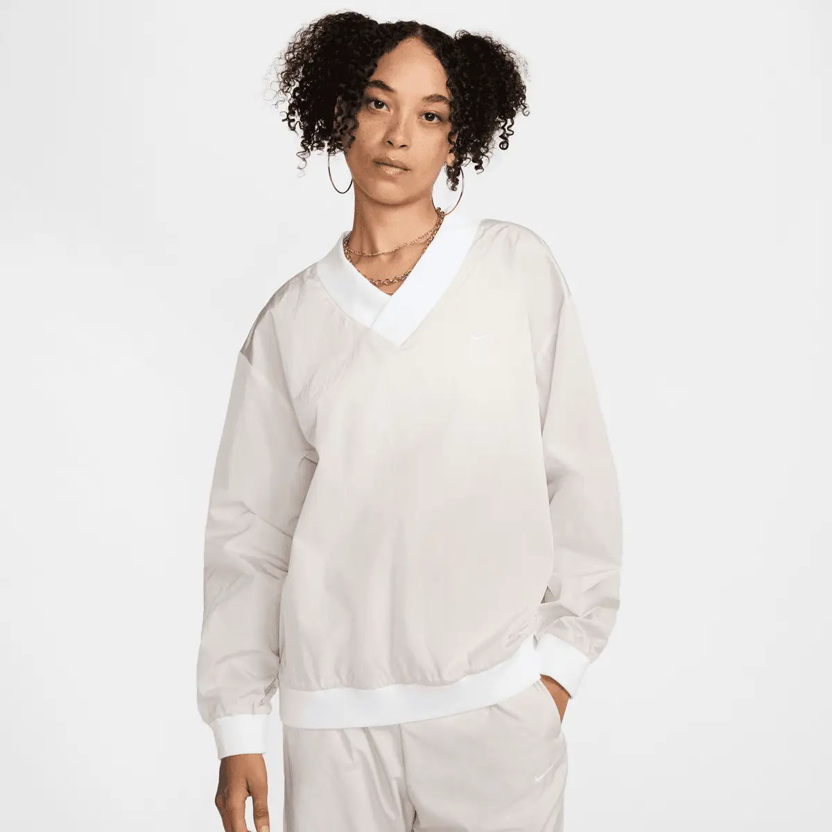 

Толстовка Nike Sportswear Essential Woven UV Longsleeve Vneck Crew, бежевый