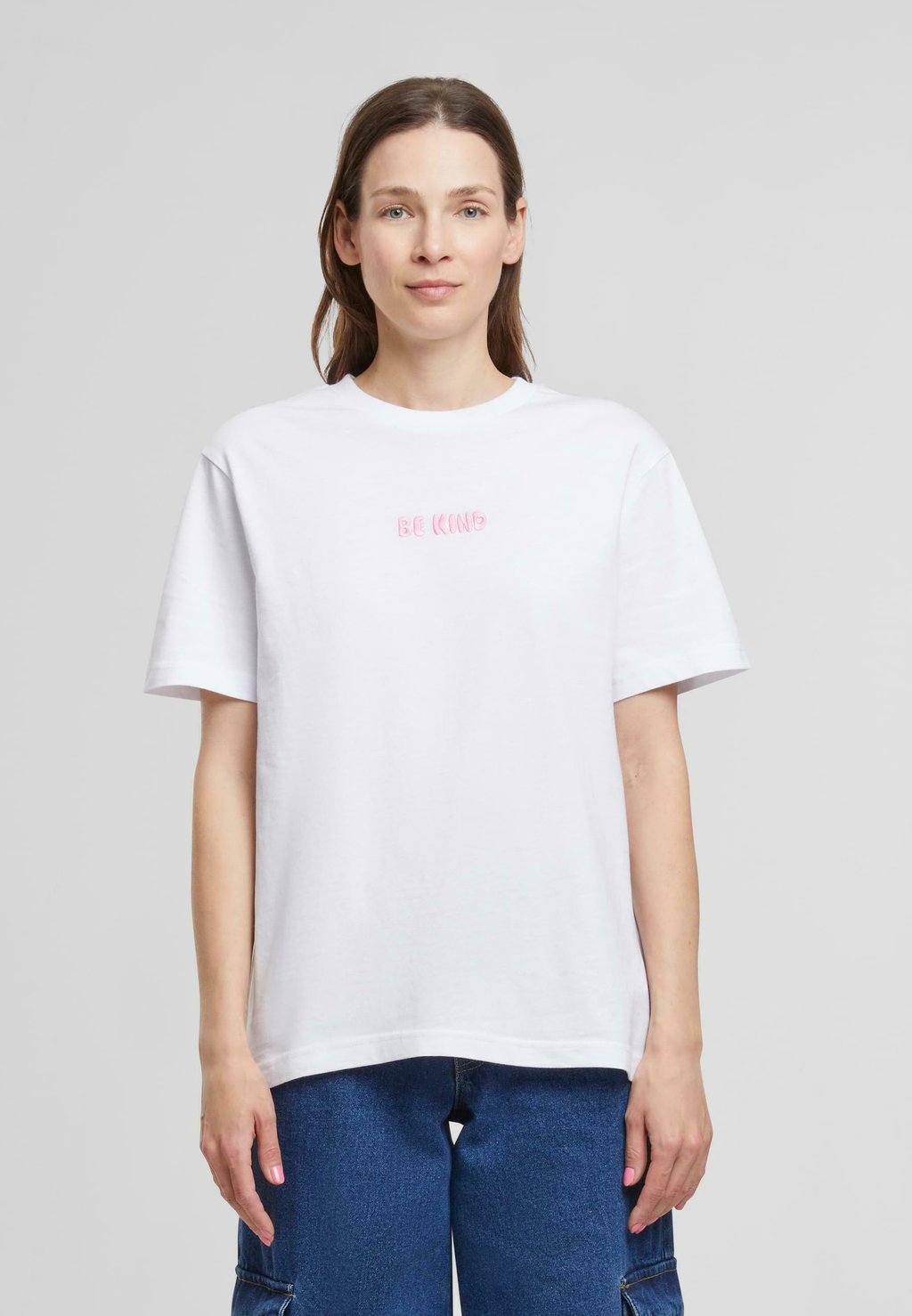 

Футболка с принтом BE KIND HEART Mister Tee, белый
