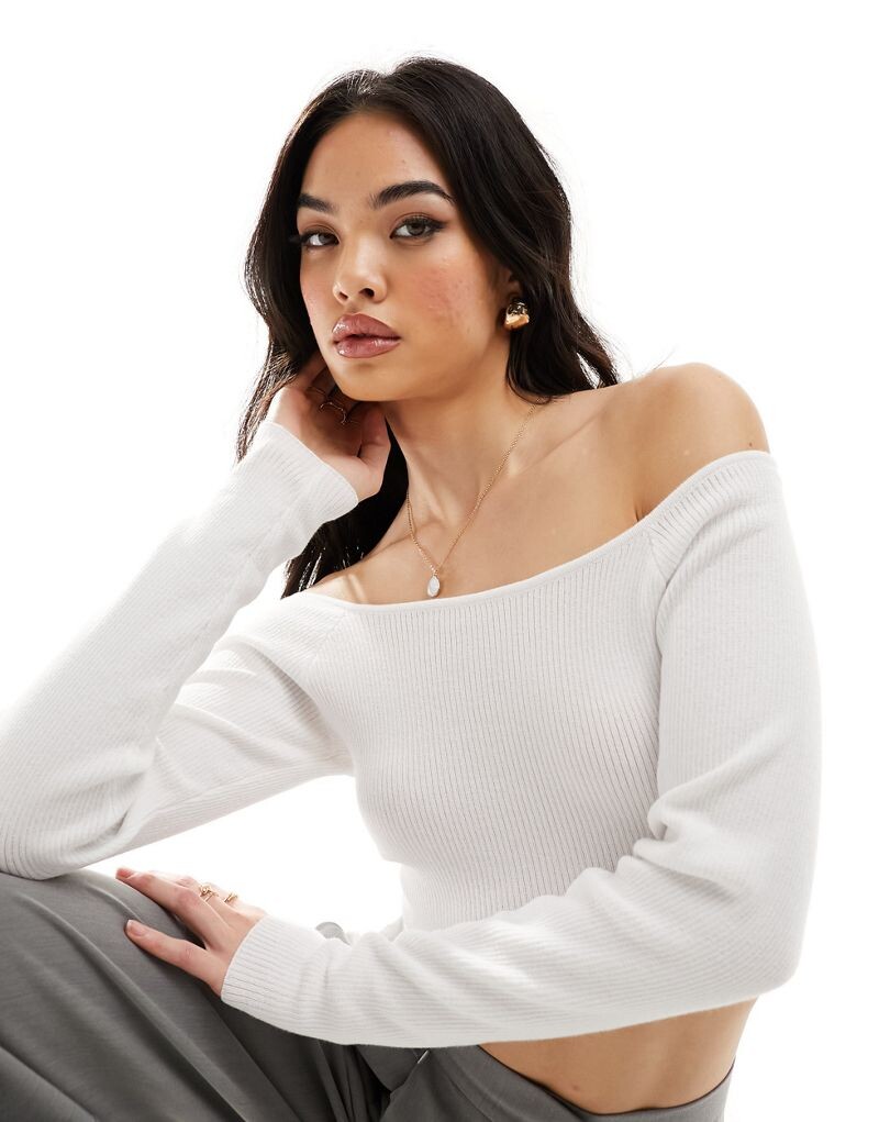 

Белый вязаный топ с открытыми плечами ASOS DESIGN