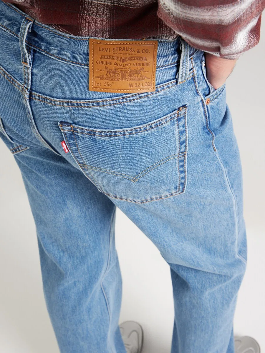 Джинсы LEVI'S Regular '555 Relaxed Straight Jeans' синего цвета — фото 2
