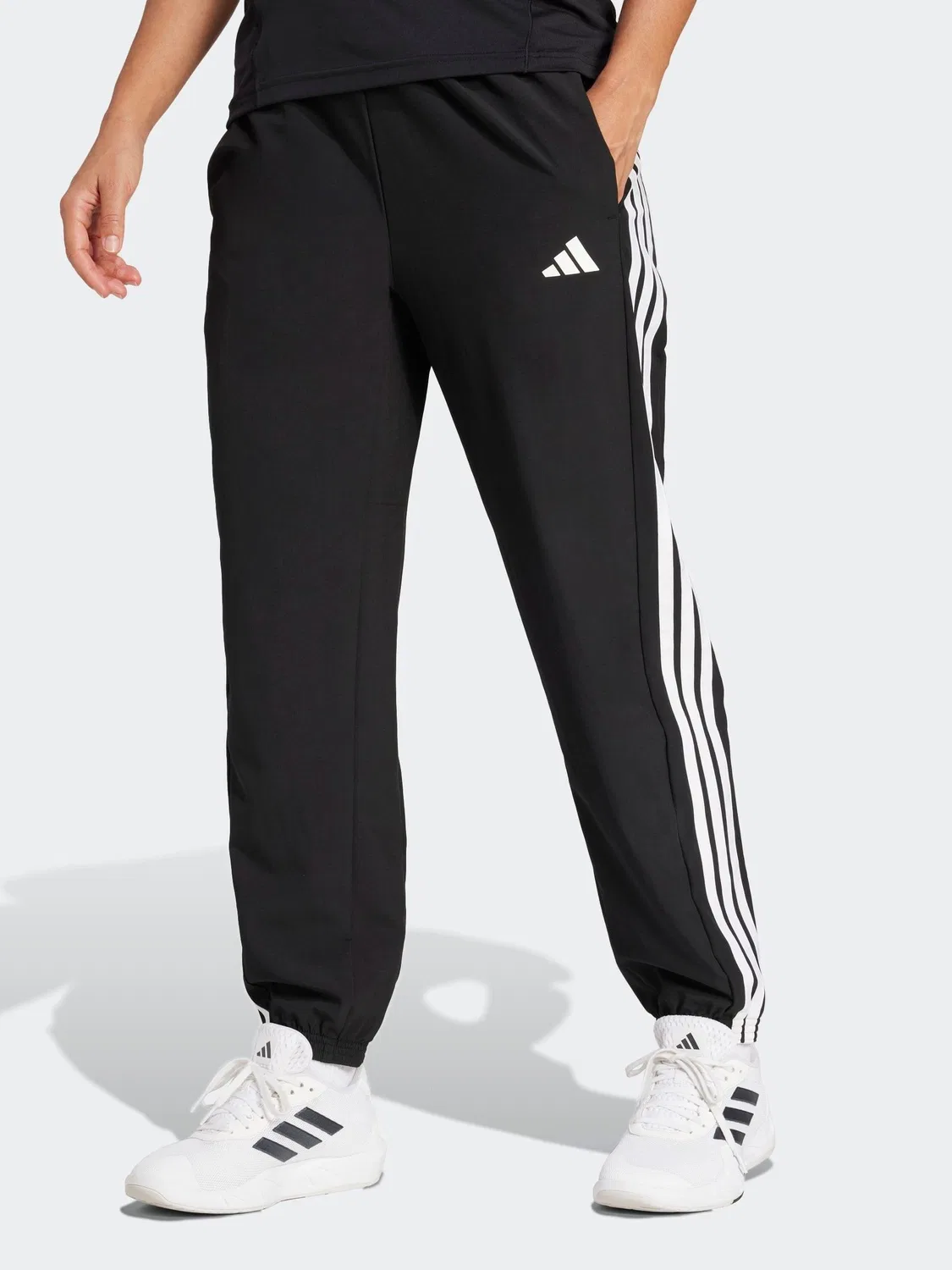 Джоггеры из полиэстера adidas Black Train Essentials 3-Stripes Woven, черный