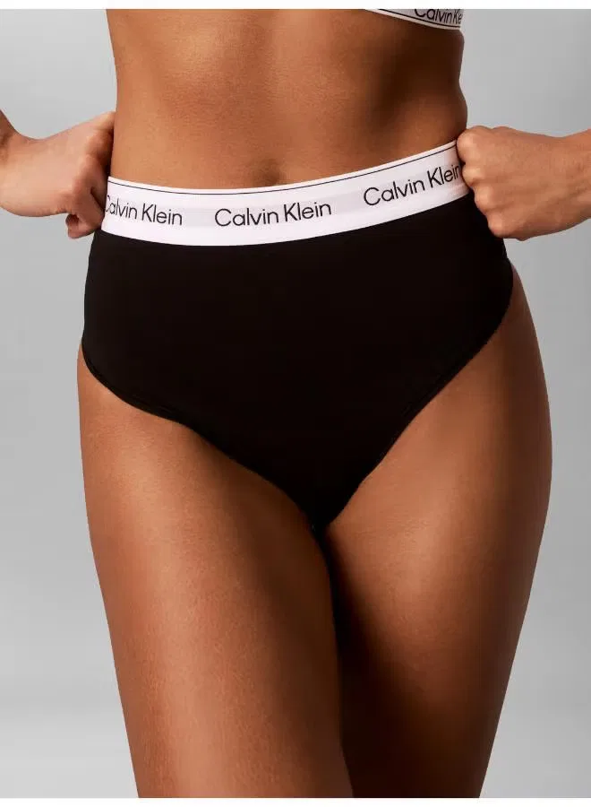 Трусы-стринги с утягивающим эффектом Icon Calvin Klein, черный — фото 4