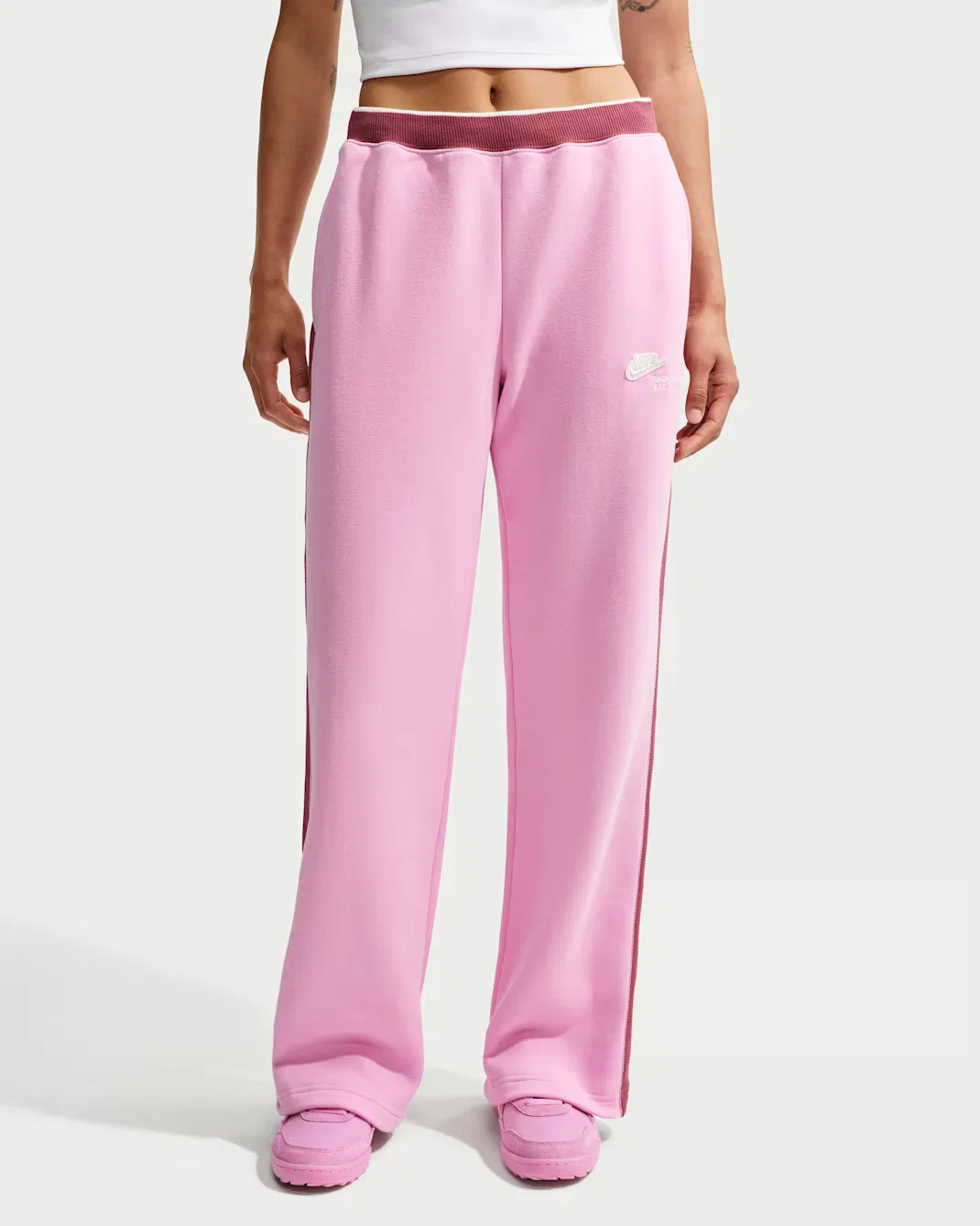 Женские спортивные брюки со средней посадкой Nike Studio Fleece Medium Weight "Nike Run Club", Pink Rise/Pink Smoke/Sail — фото 2