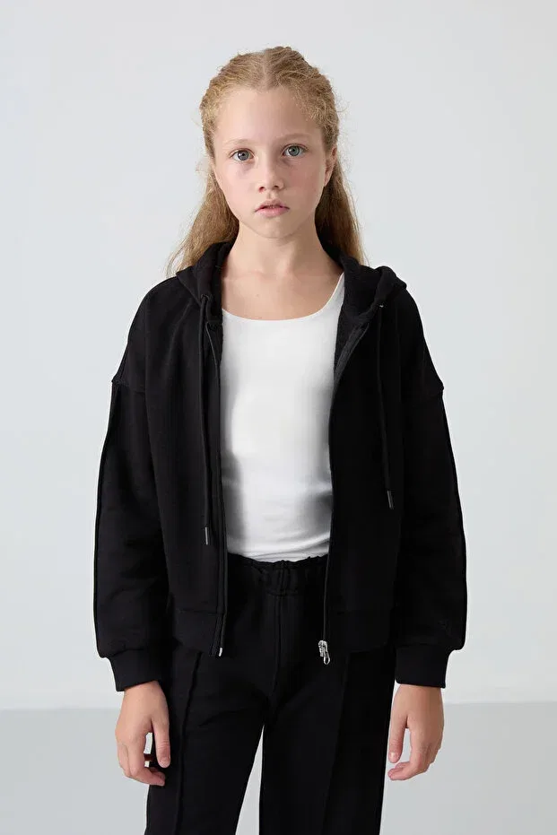 Детский спортивный костюм для девочек с вышивкой Black Cotton Furry Inside Soft Textured Standard Fit Embroidered Girl's Tracksuit Set Tommy Life, Black Black — фото 4