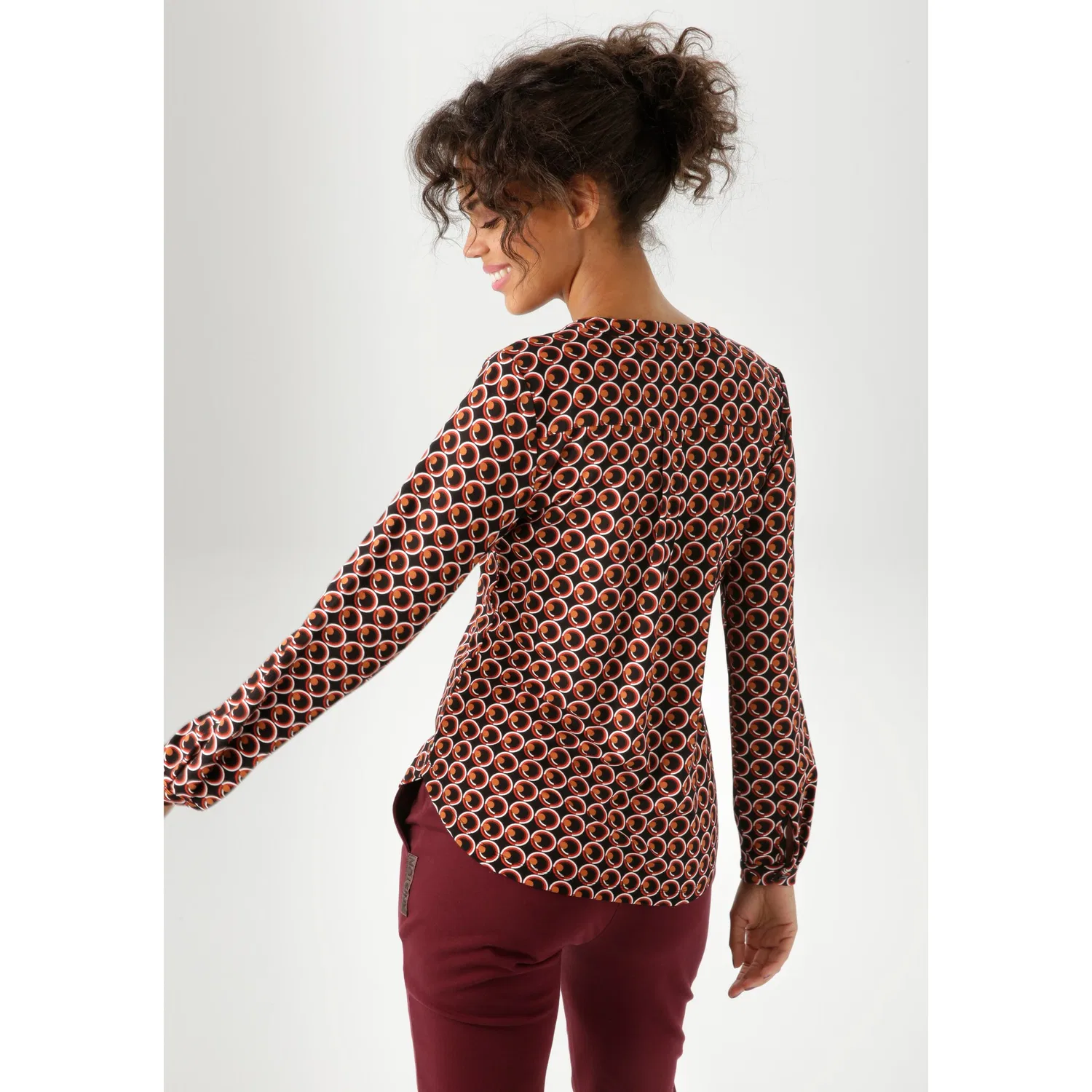 Блуза свободного кроя с ретро-принтом Aniston CASUAL, Black/White/Red/Dark Brown/Light Brown — фото 3