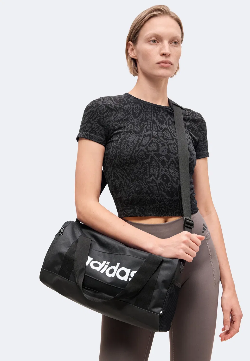 Спортивная футболка с изображением змеи - все необходимое для тренировок Adidas Performance, Black/Carbon — фото 4