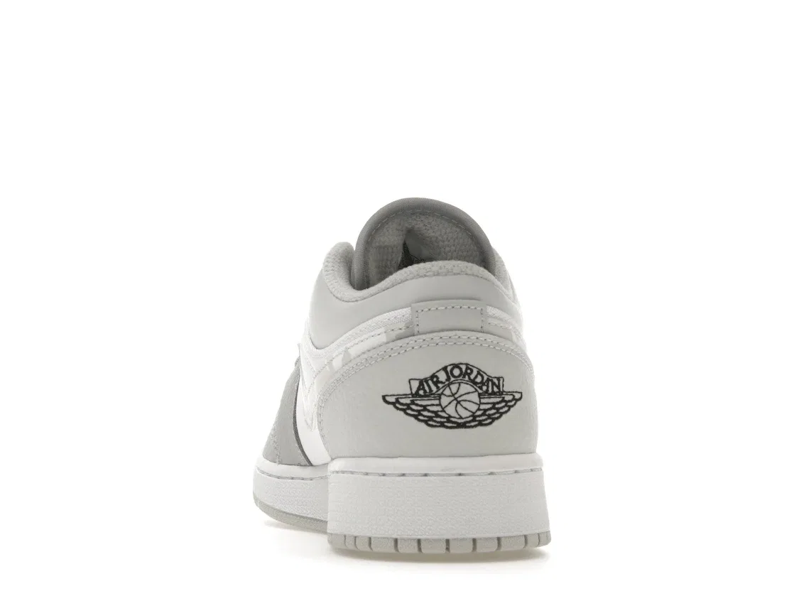 Детские кроссовки Lifestyle с камуфляжным принтом Jordan 1 Low Jordan, White/Photon Dust-Grey Fog — фото 4