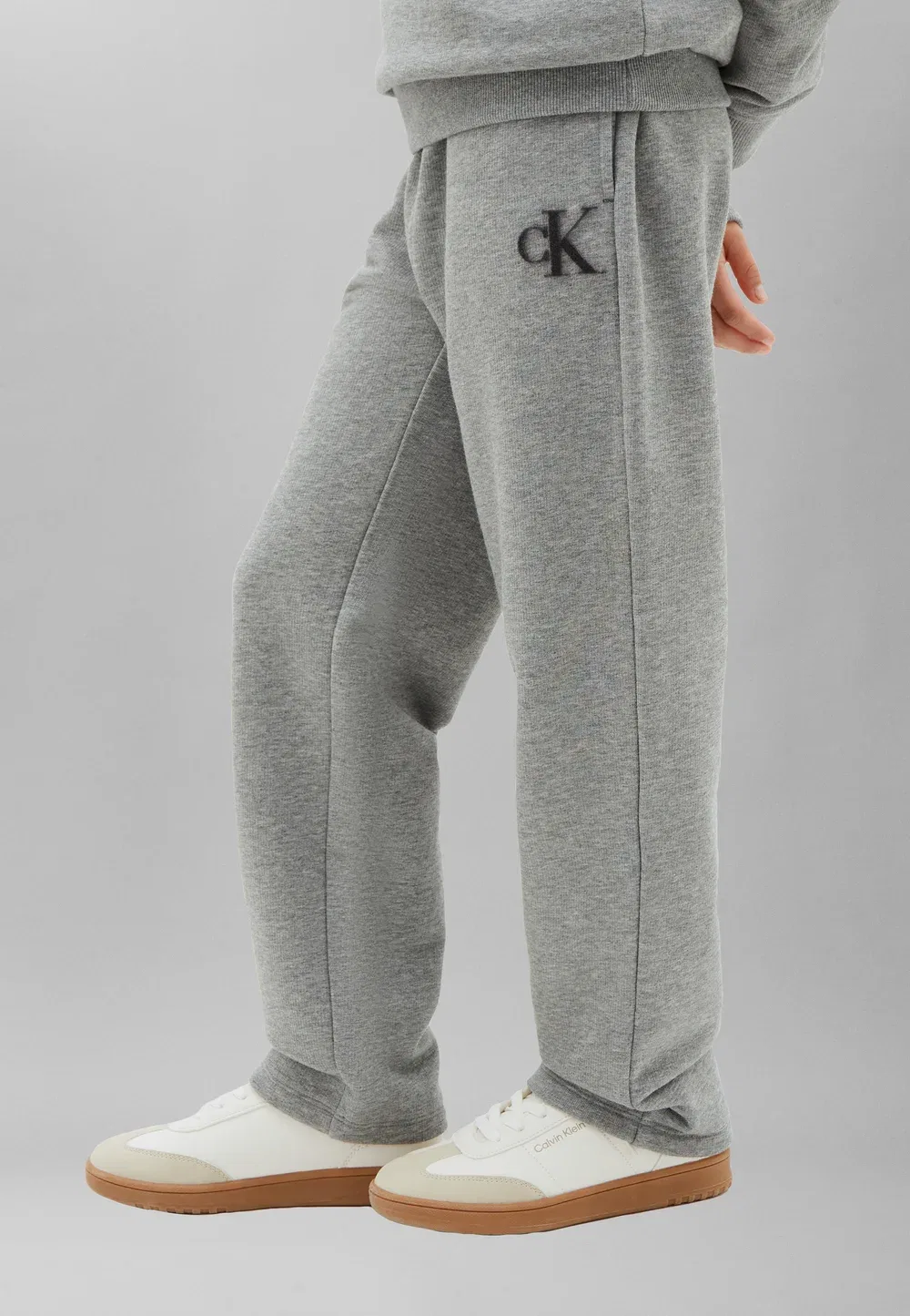 Прямые штанины - спортивные штаны Calvin Klein Jeans, Medium Grey Heather — фото 3