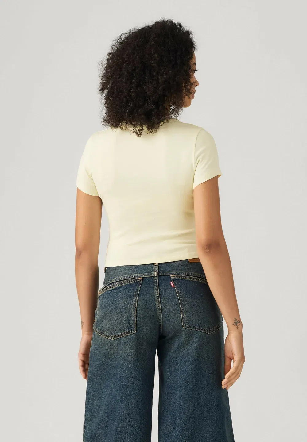Детская футболка Essential, антрацитовый цвет, ночной принт Levi'S, Anthracite Night Neutrals — фото 2