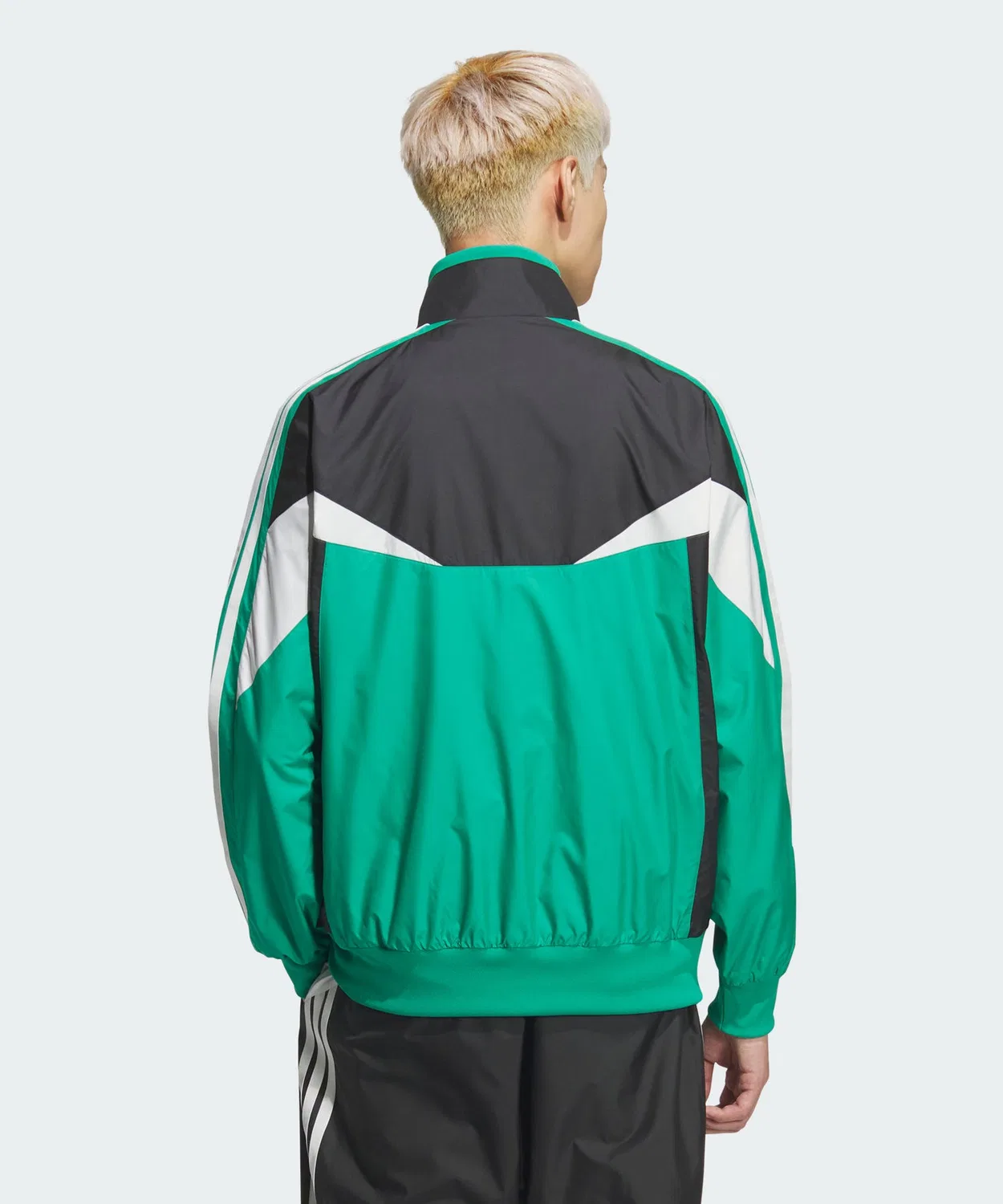Мужская ветровка свободного кроя с цветовым блоком, модель Must-Have Loose Fit Color Block Mesh Lining Adidas, Green — фото 2