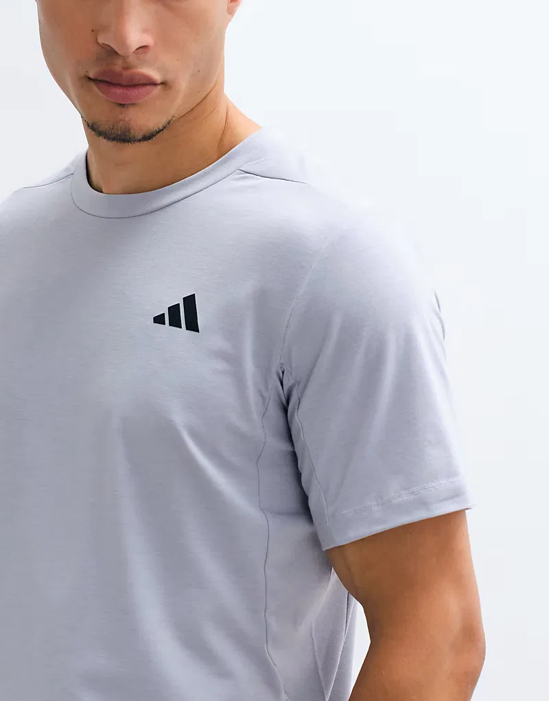 Футболка Adidas Training Essentials D4T серого — фото 3