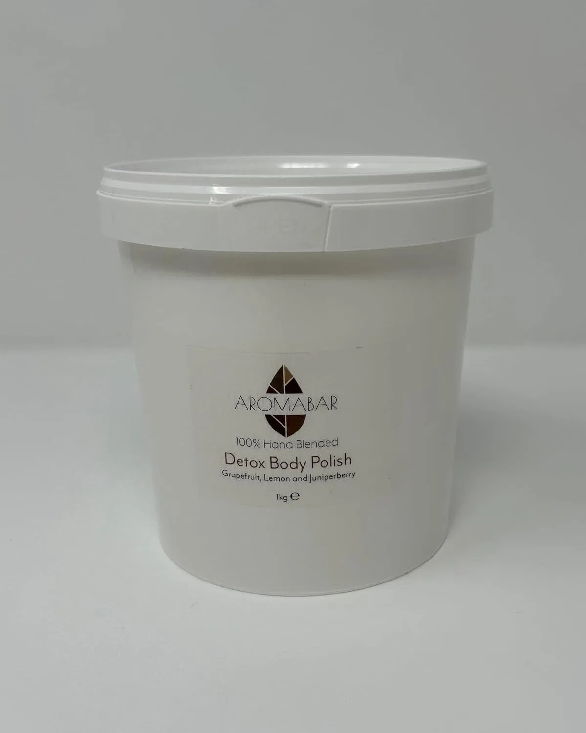 Скраб для тела Spa Detox, 1 кг, соль Мертвого моря, масло ши, миндальное масло, эфирные масла грейпфрута, лимона и можжевельника, Aromabar