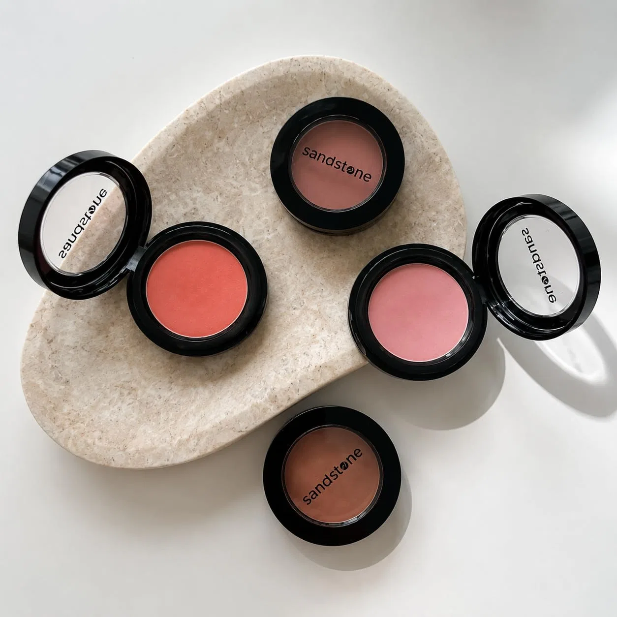 Шелковистые пудровые румяна «Big Crush Blush 24 Sunset Surprise» от Sandstone Sandstone Scandinavia, Sunset Surprise — фото 3