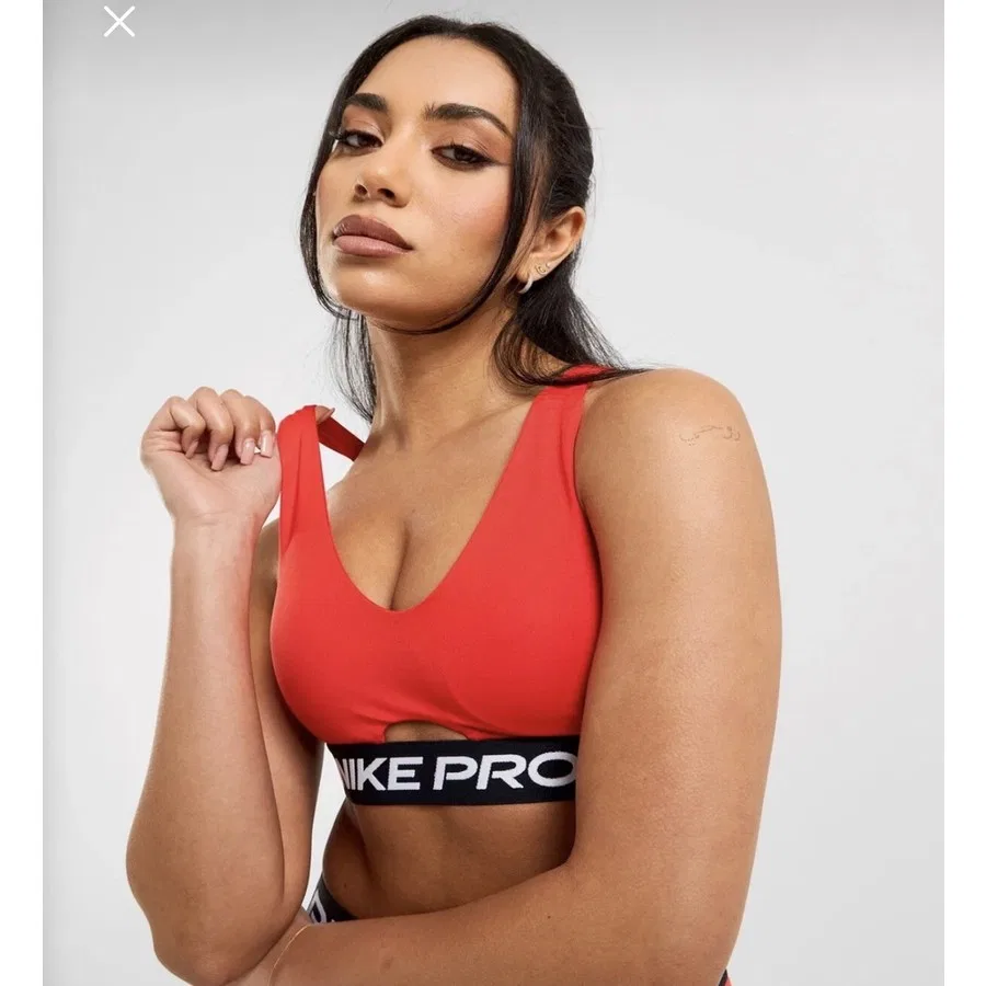 Спортивный бюстгальтер с глубоким вырезом Nike Pro Indy Plunge Bra, Красный — фото 4