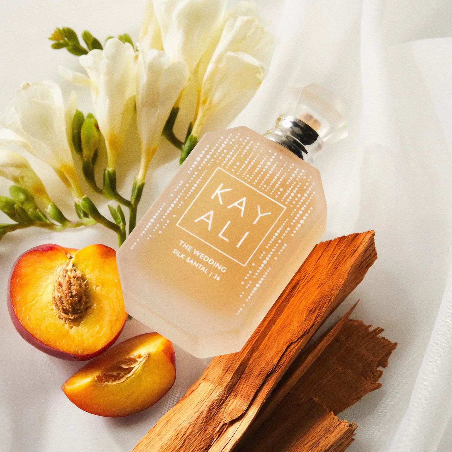 Парфюмерная вода 100 мл с нотами сандала и шампанского The Wedding Silk Santal 36 KAYALI — фото 3