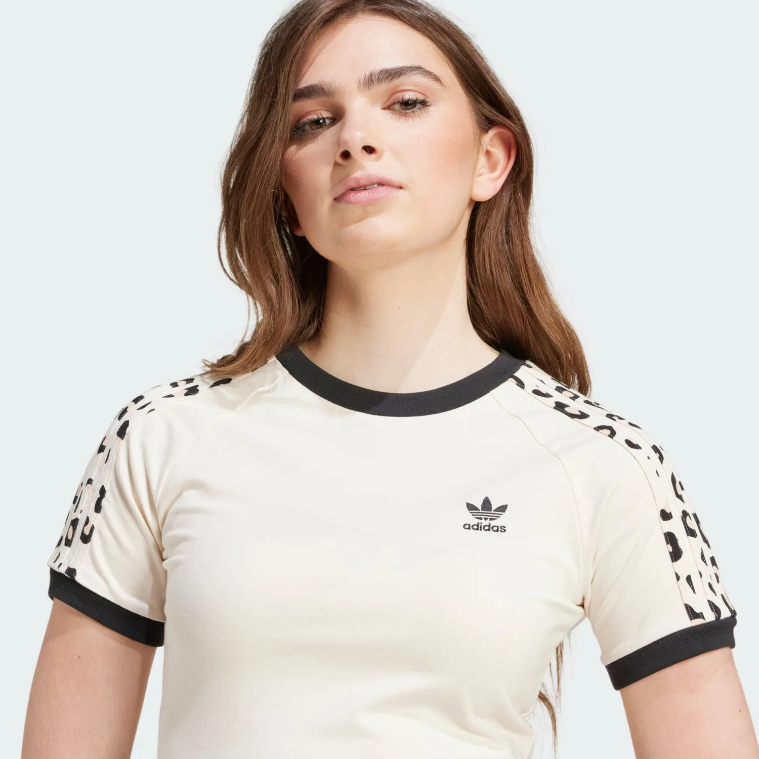 Футболка Adidas Originals Леопардовый принт с тремя полосками, белый — фото 4