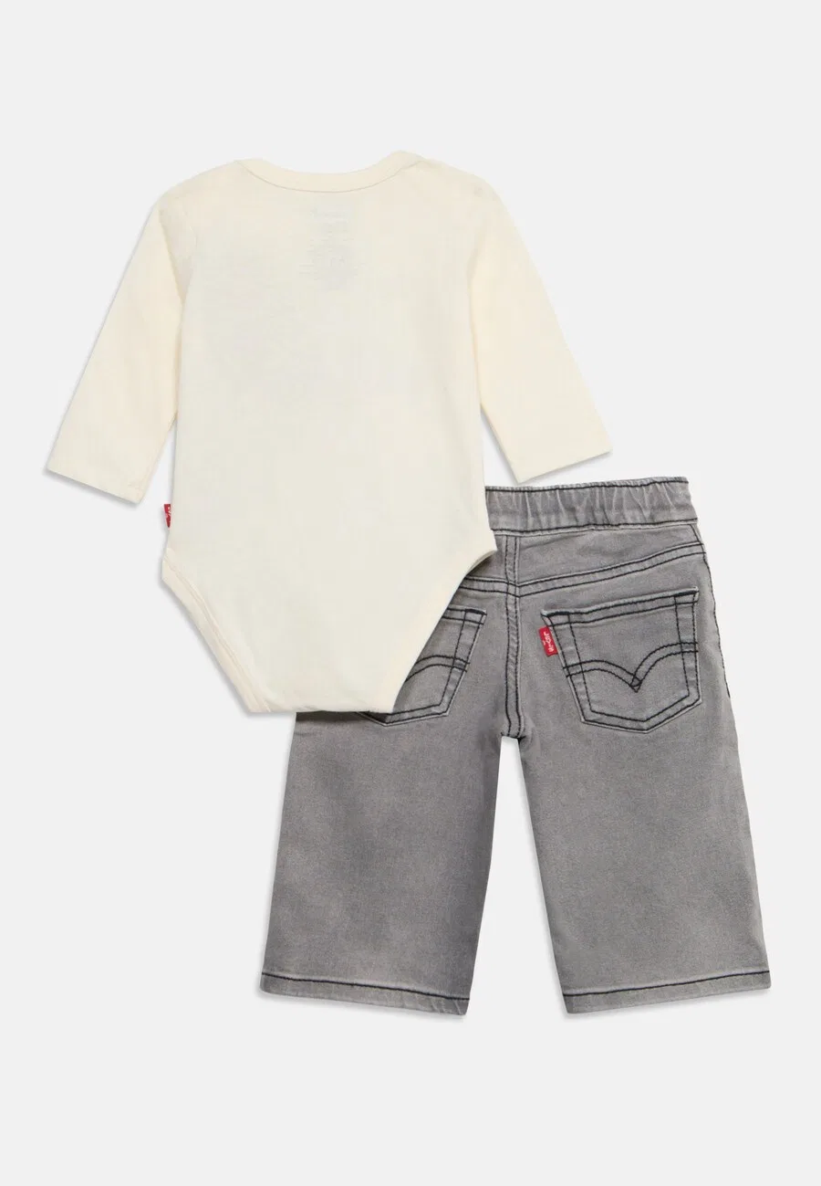 Детский набор Levi's Kids "CAR" в бежево-серых джинсах — фото 2
