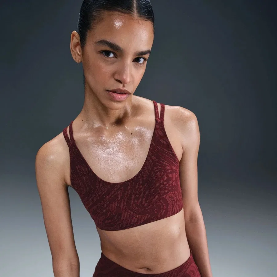 Спортивный бюстгальтер с мягкой поддержкой и чашками Nike Zenvy, Burgundy Crush