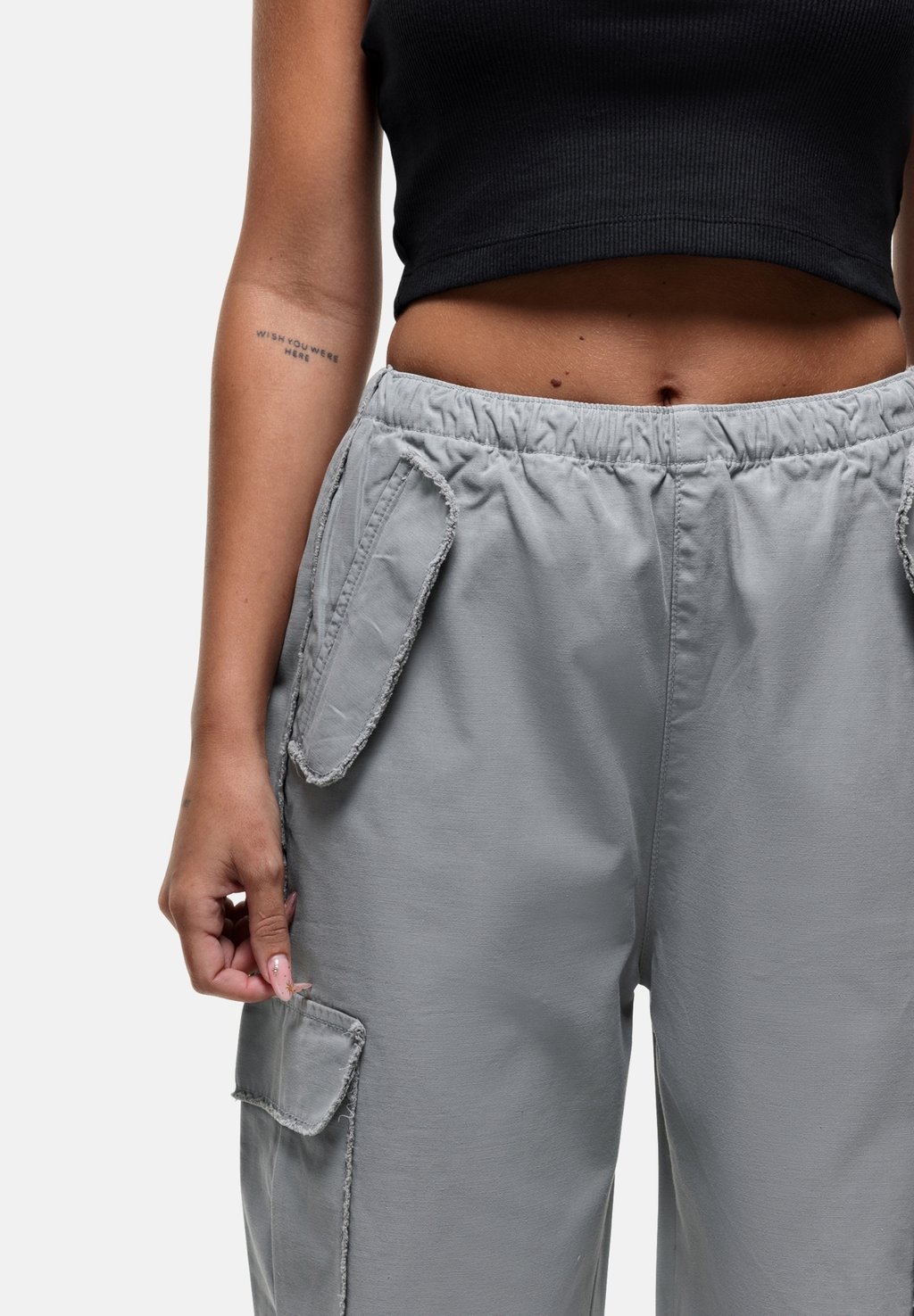 

Брюки карго DISTRESSED RELAXED CARGOS Good For Nothing, светло-серый