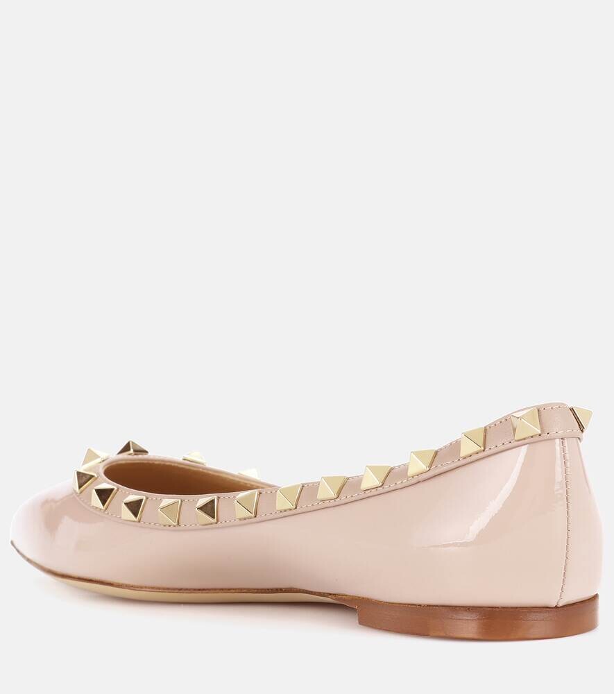 Лакированные балетки Valentino Garavani Rockstud Valentino Garavani, бежевый — фото 3