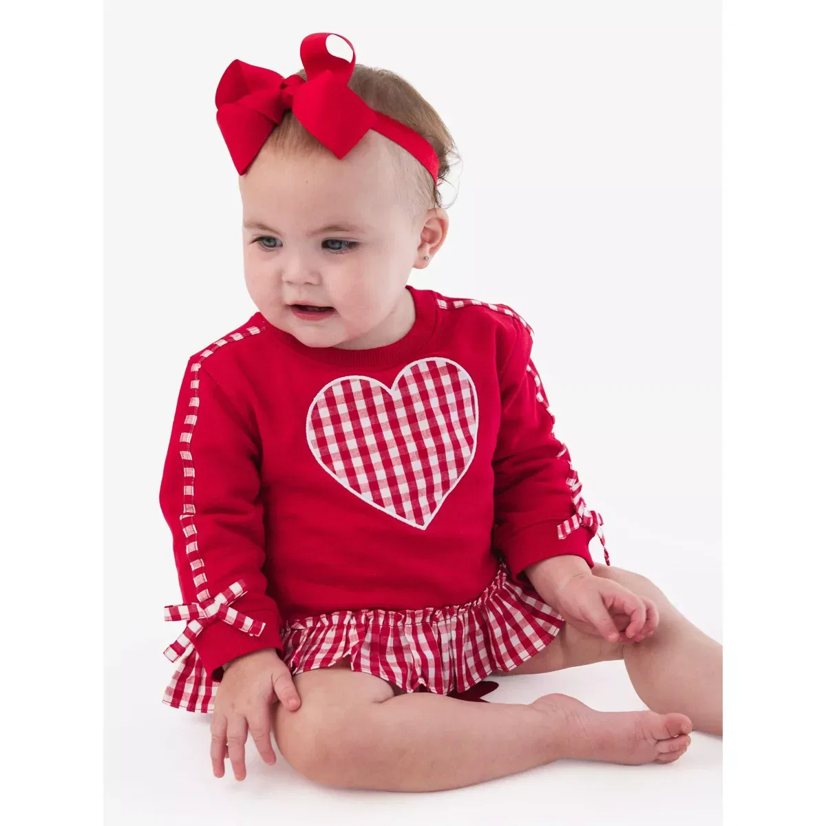 Детский комплект свитшот и шорты-трусики с принтом RuffleButts, Heart Red Gingham — фото 3
