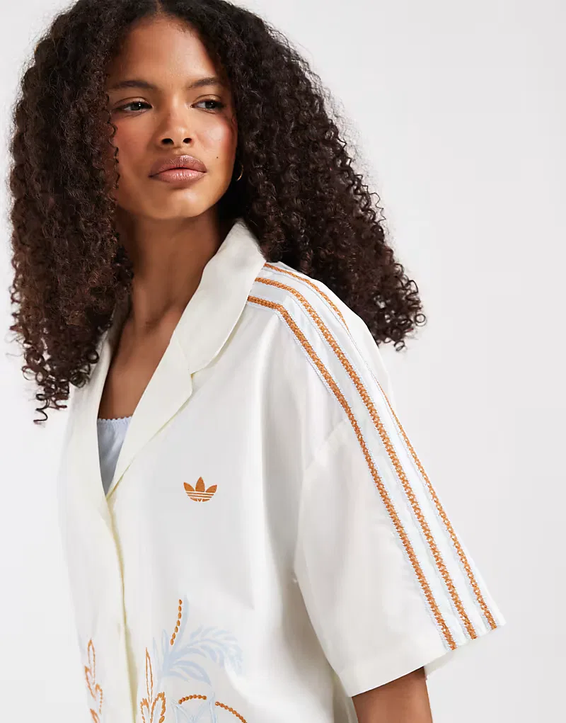 Рубашка Adidas Originals с вышивкой, курортный стиль, кремовый — фото 3